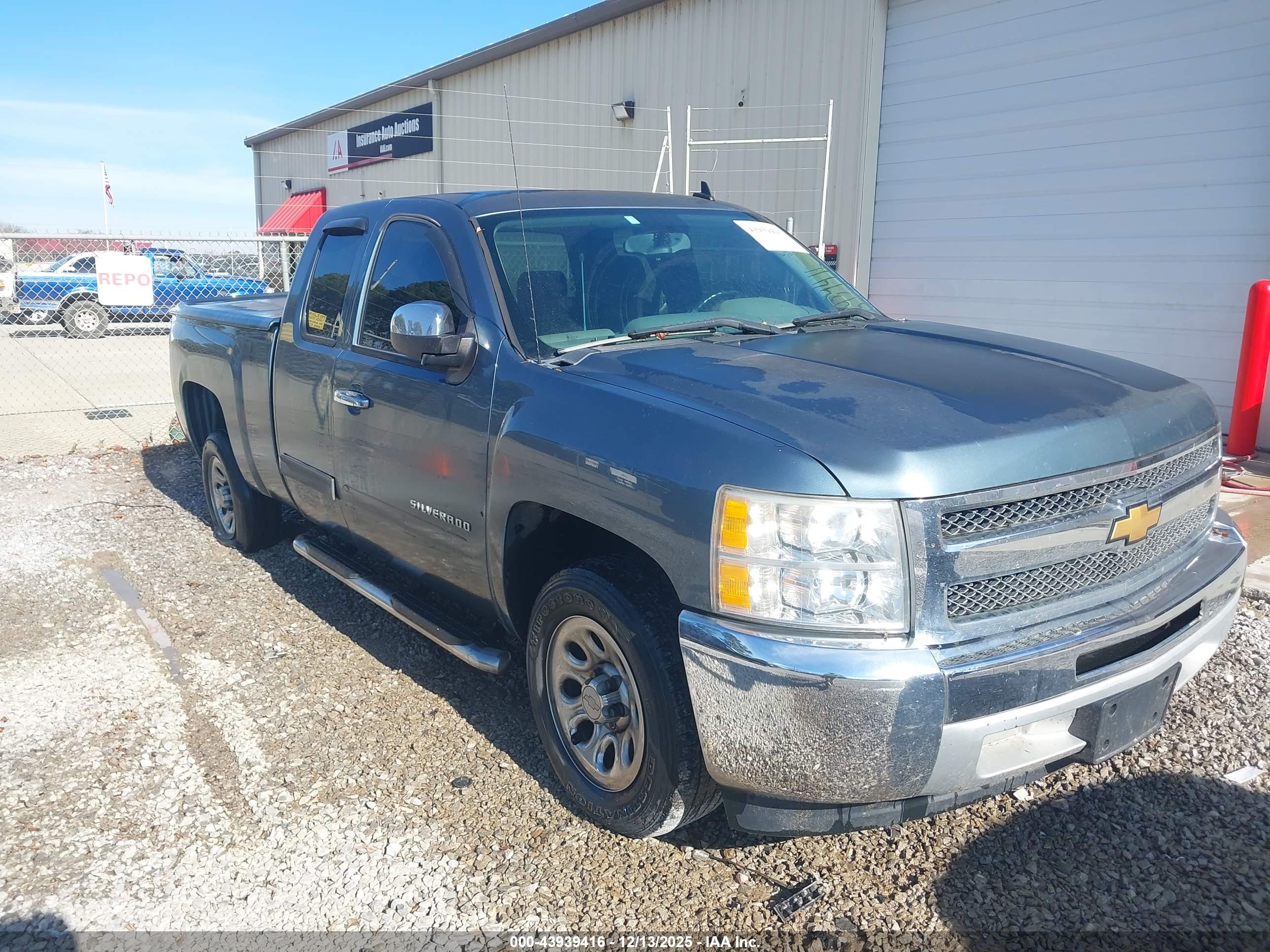 CHEVROLET SILVERADO image 6