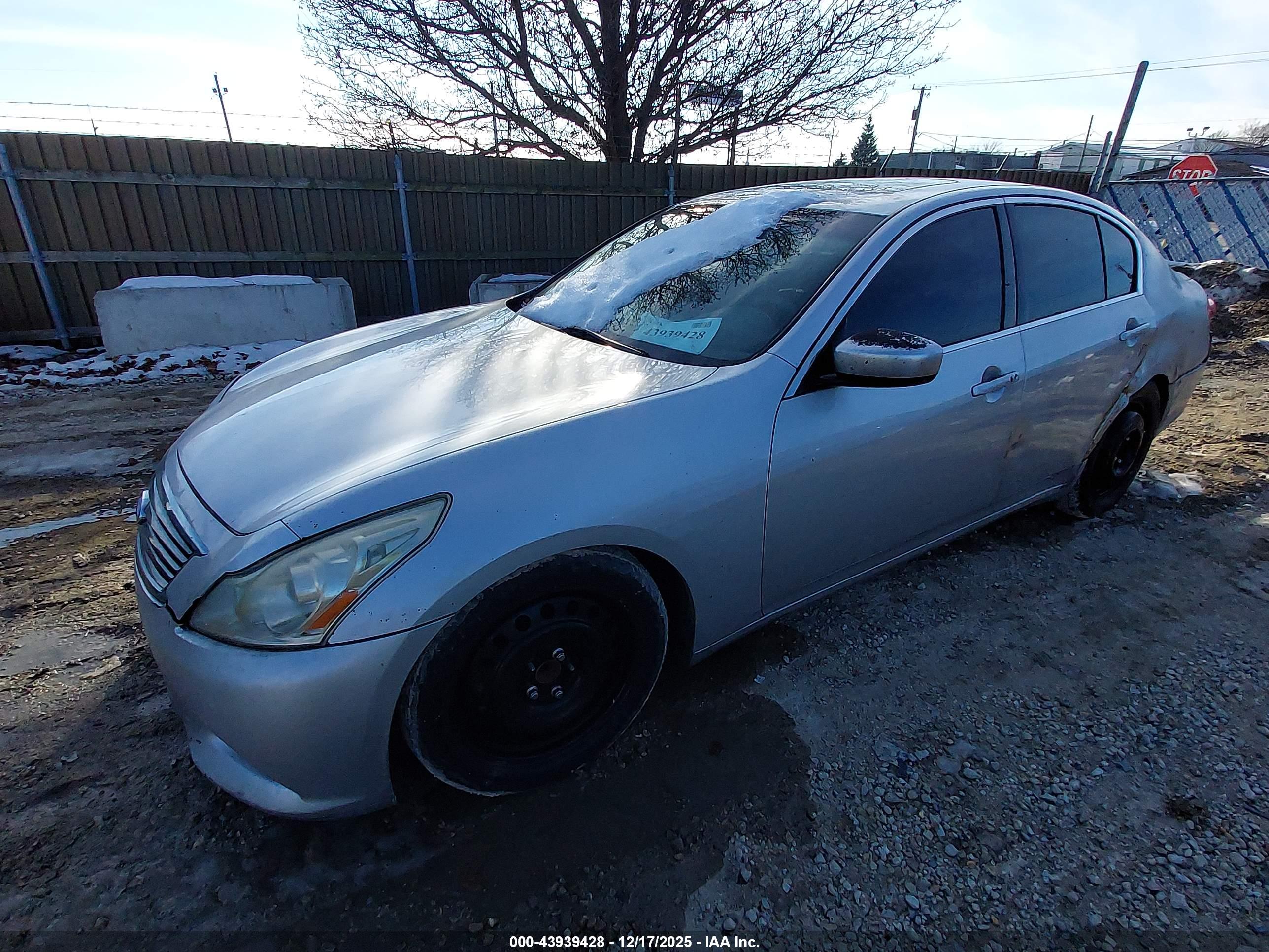 INFINITI G37 image 2