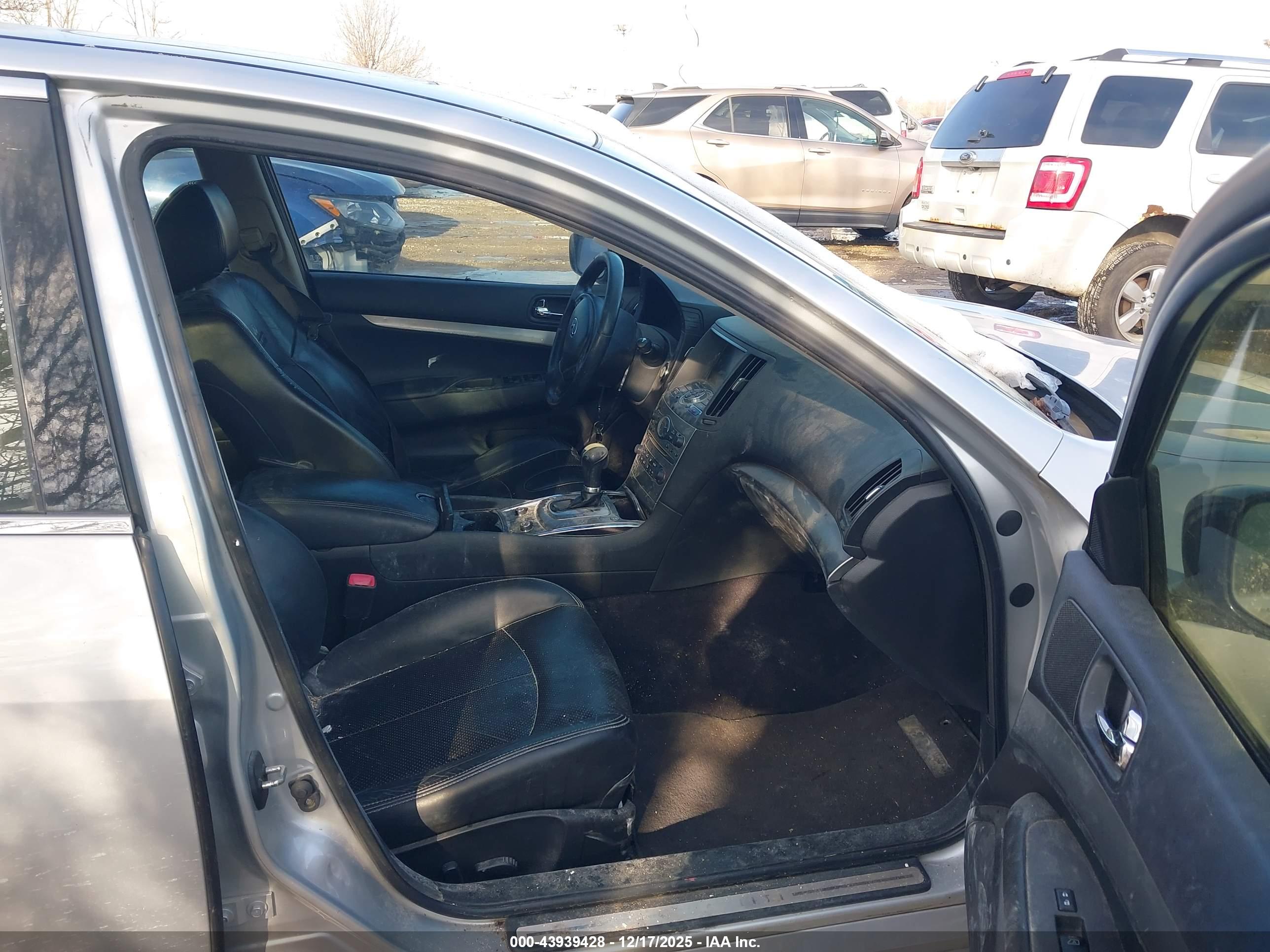 INFINITI G37 image 5