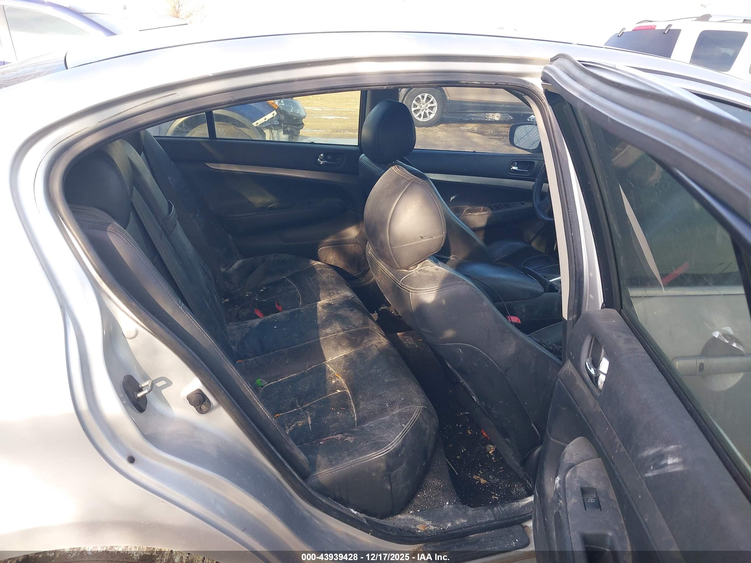 INFINITI G37 image 8