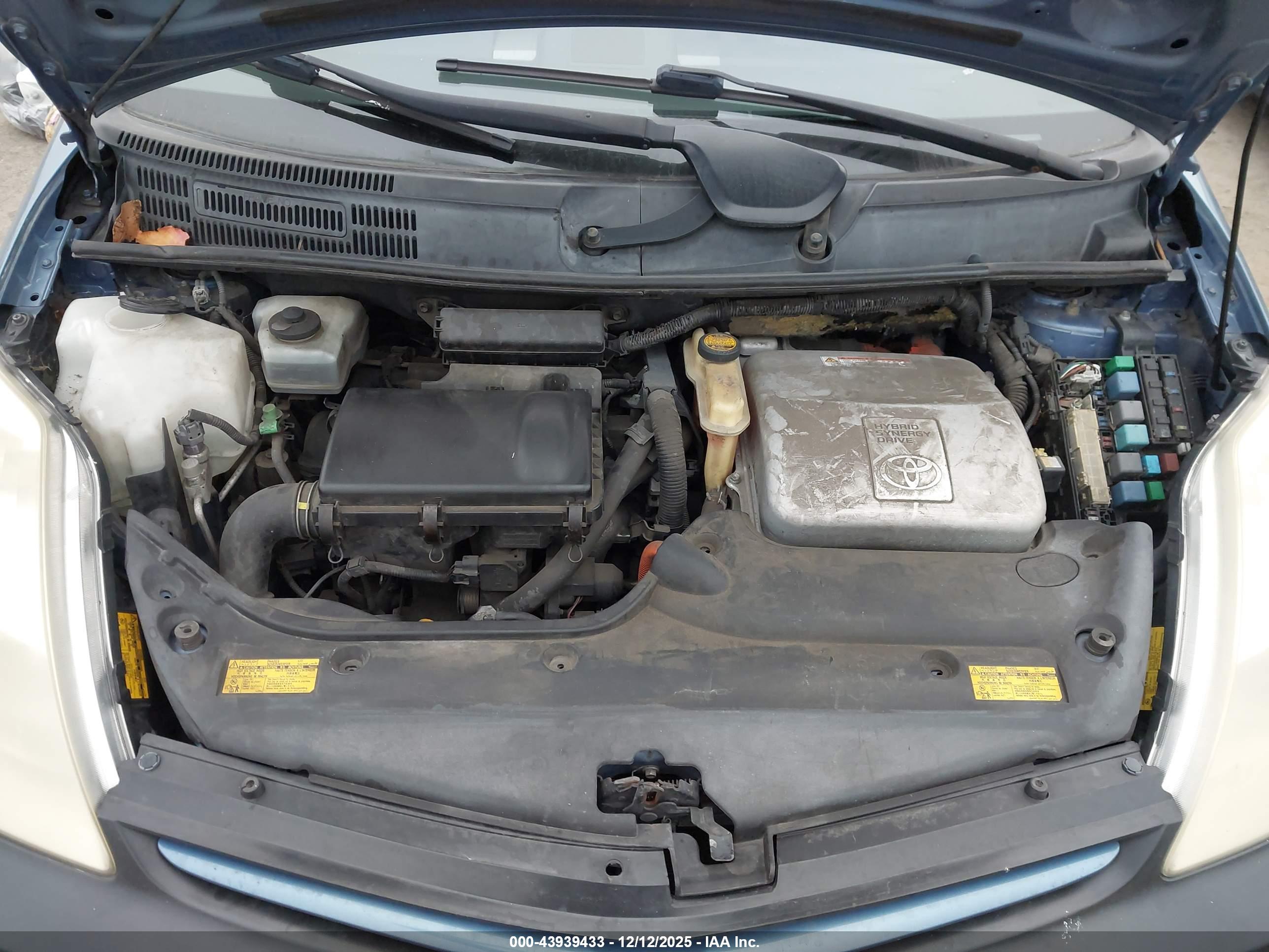 TOYOTA PRIUS image 10