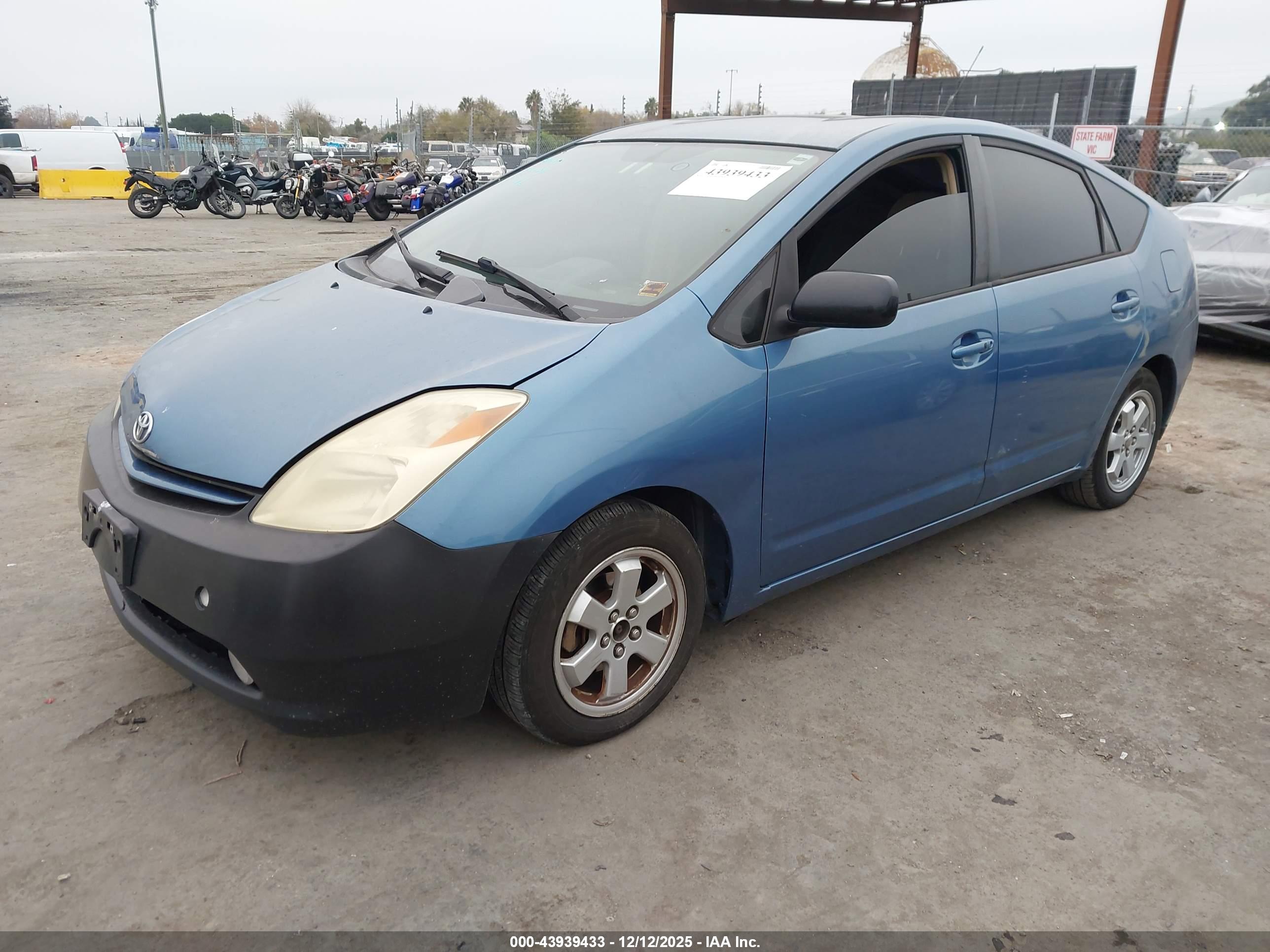 TOYOTA PRIUS image 2