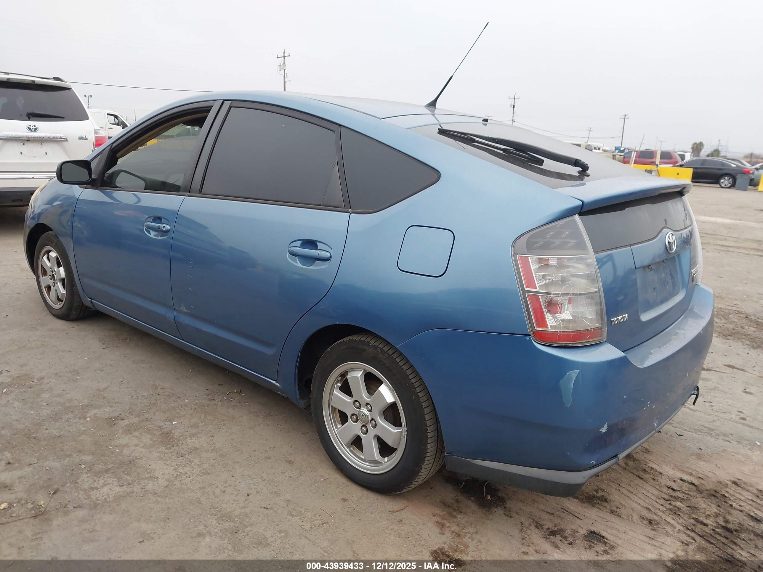 TOYOTA PRIUS image 3