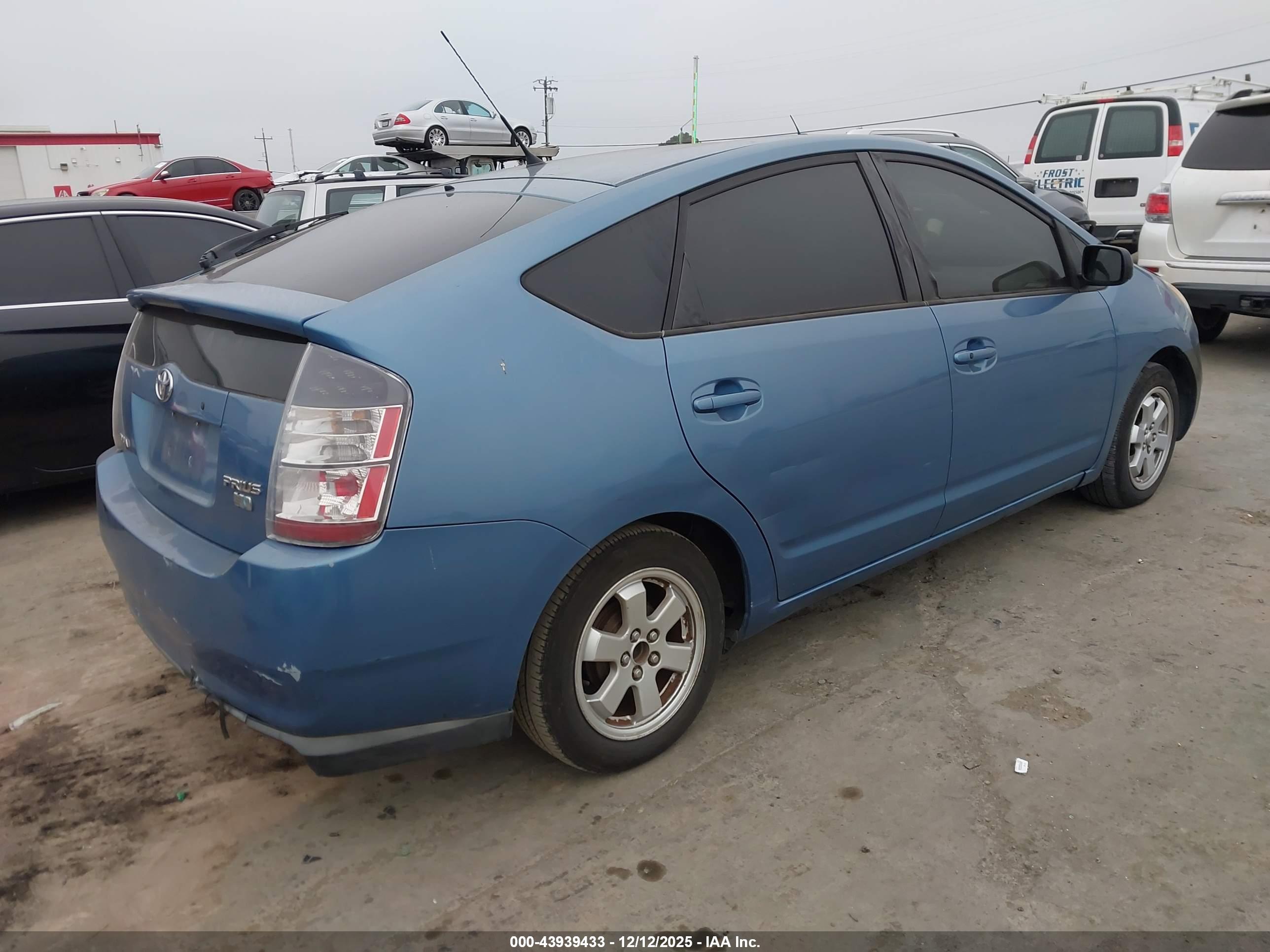 TOYOTA PRIUS image 4