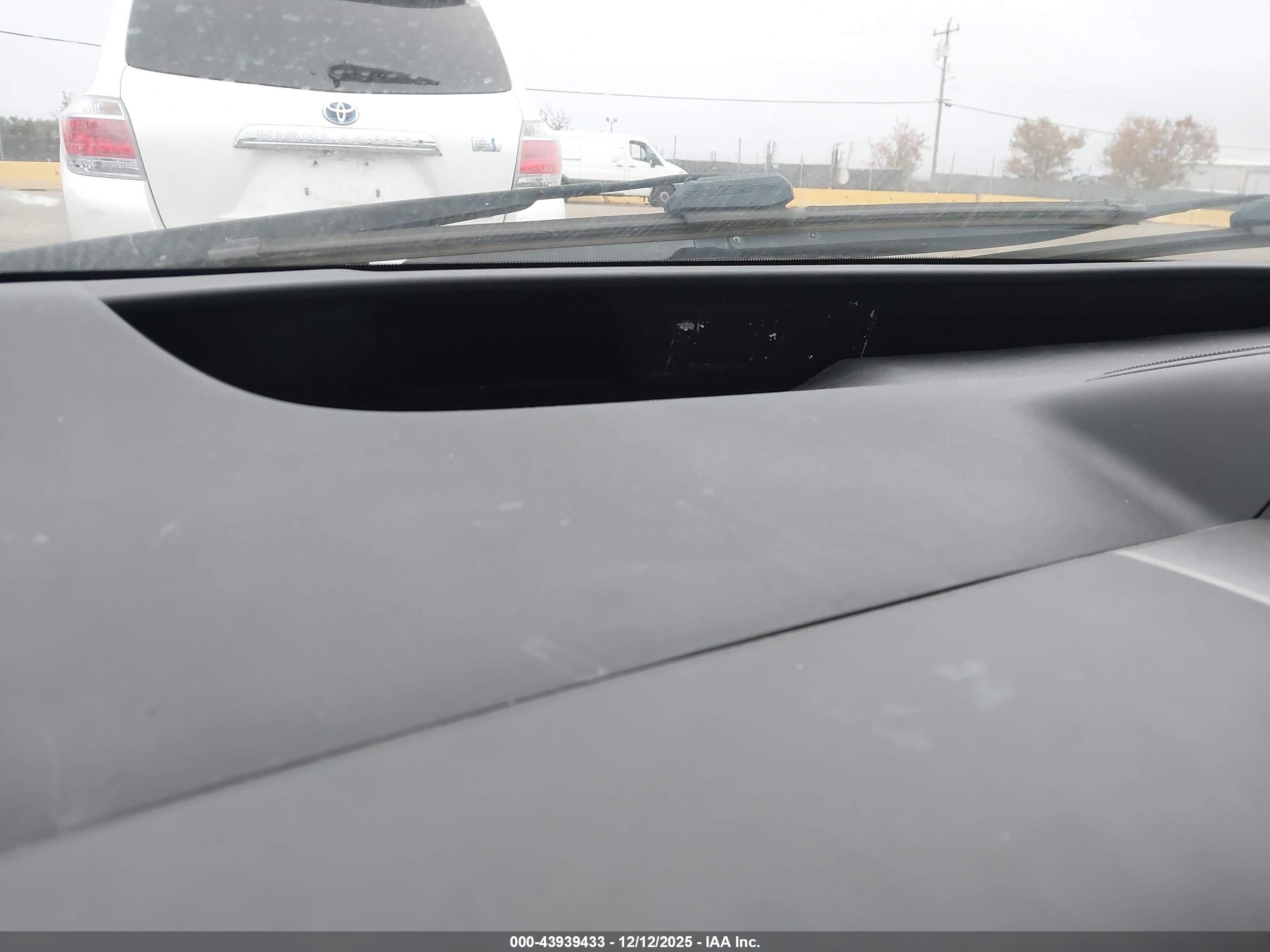 TOYOTA PRIUS image 7