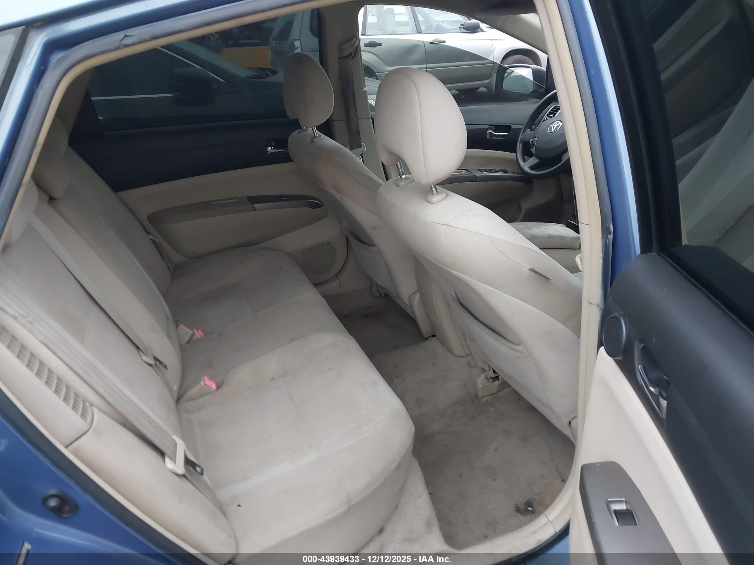 TOYOTA PRIUS image 8
