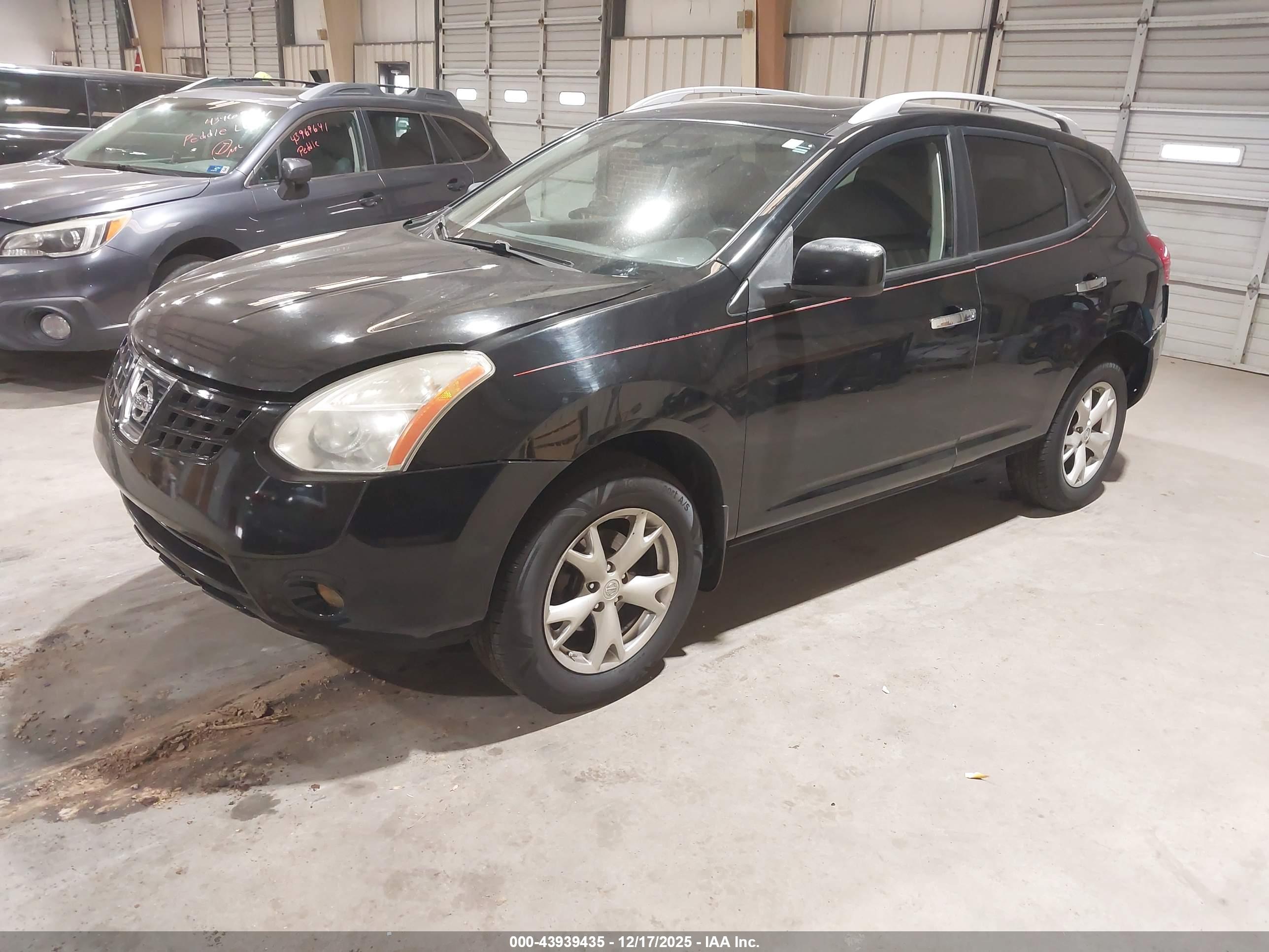 NISSAN ROGUE image 2