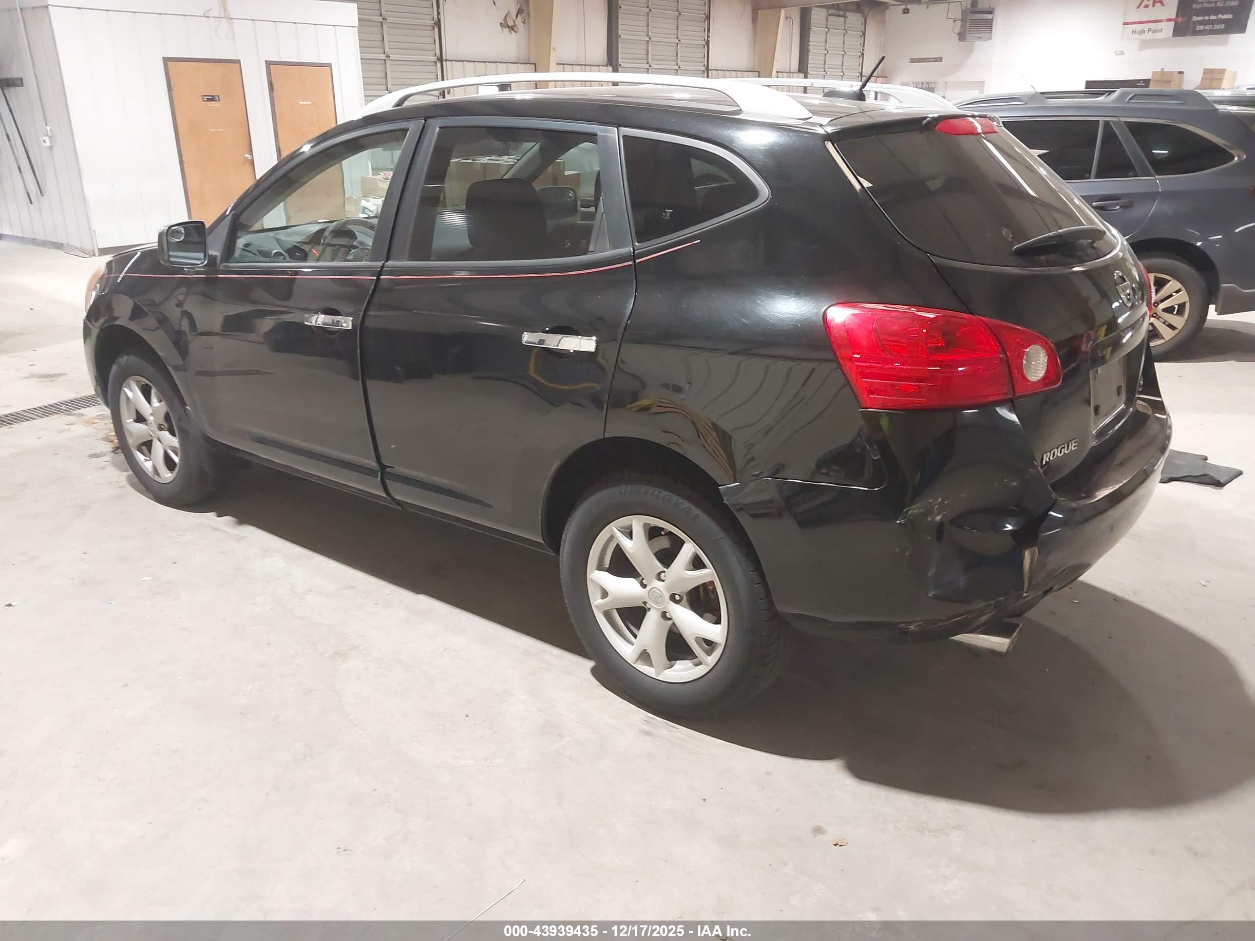 NISSAN ROGUE image 3