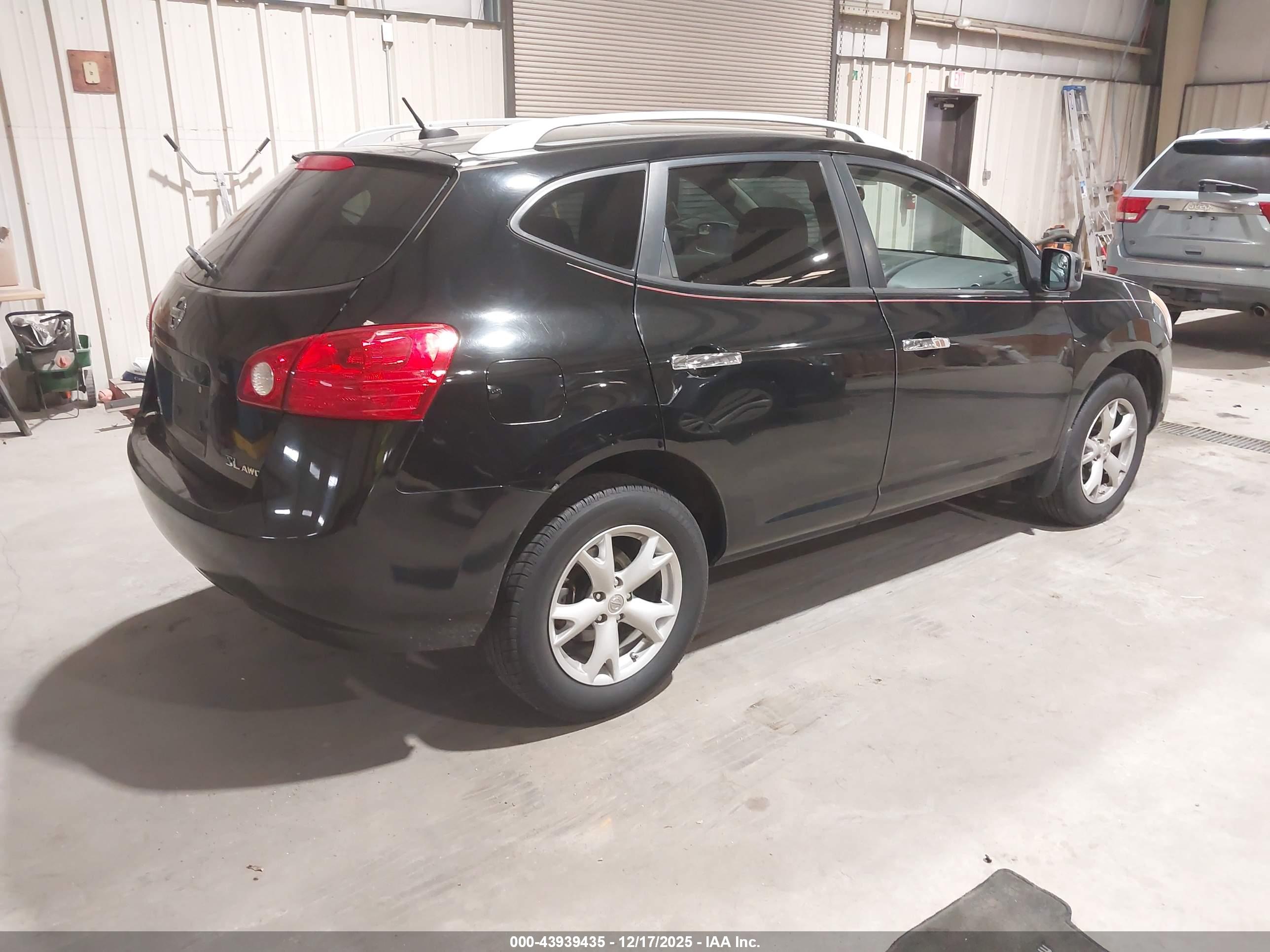 NISSAN ROGUE image 4