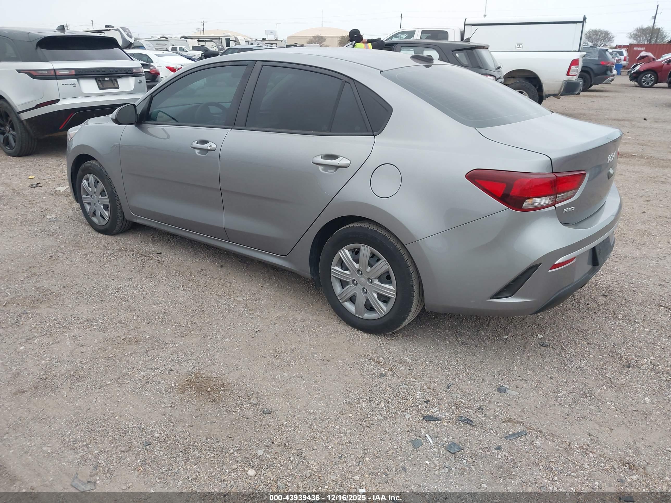 KIA RIO image 3