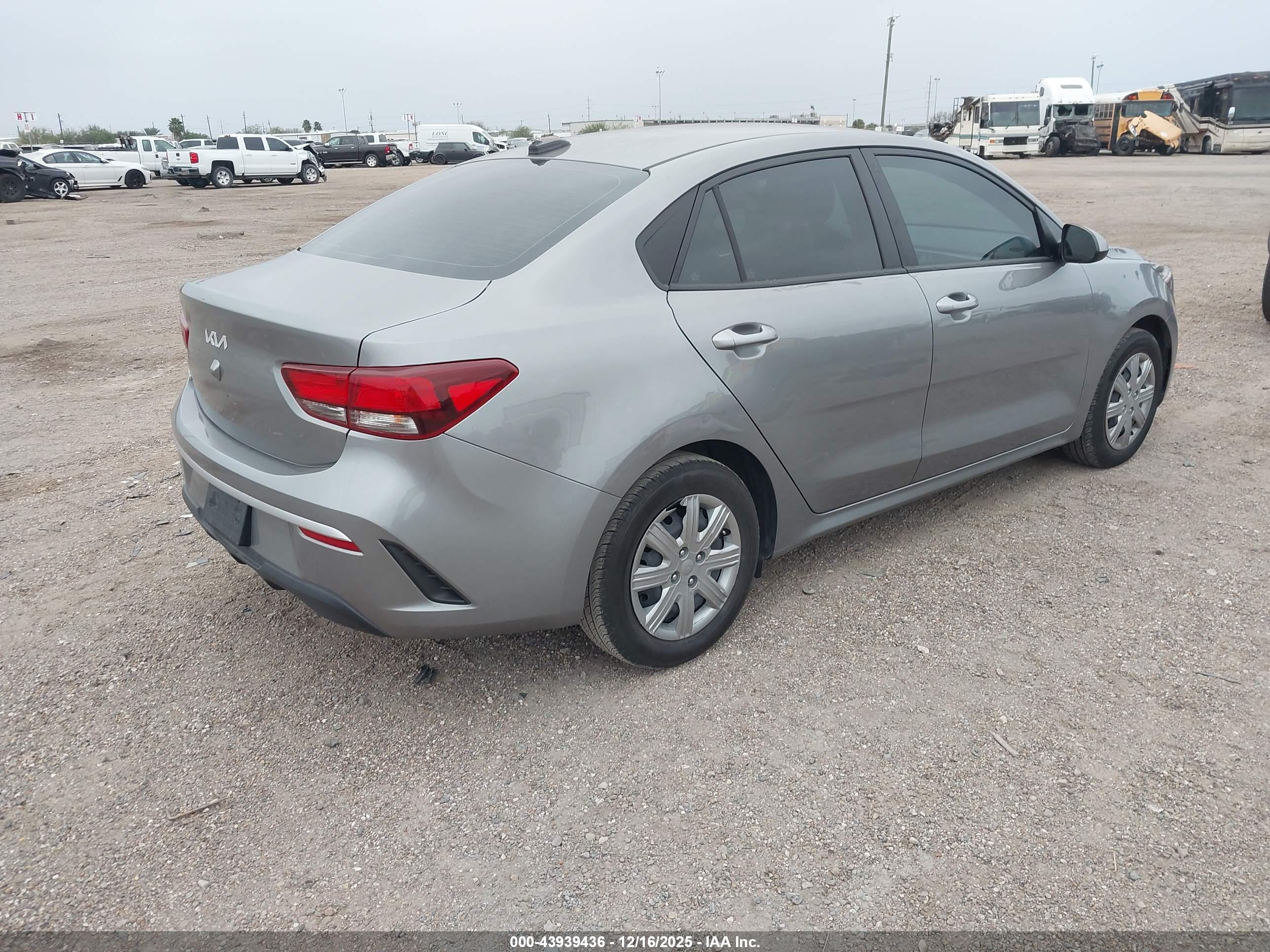 KIA RIO image 4