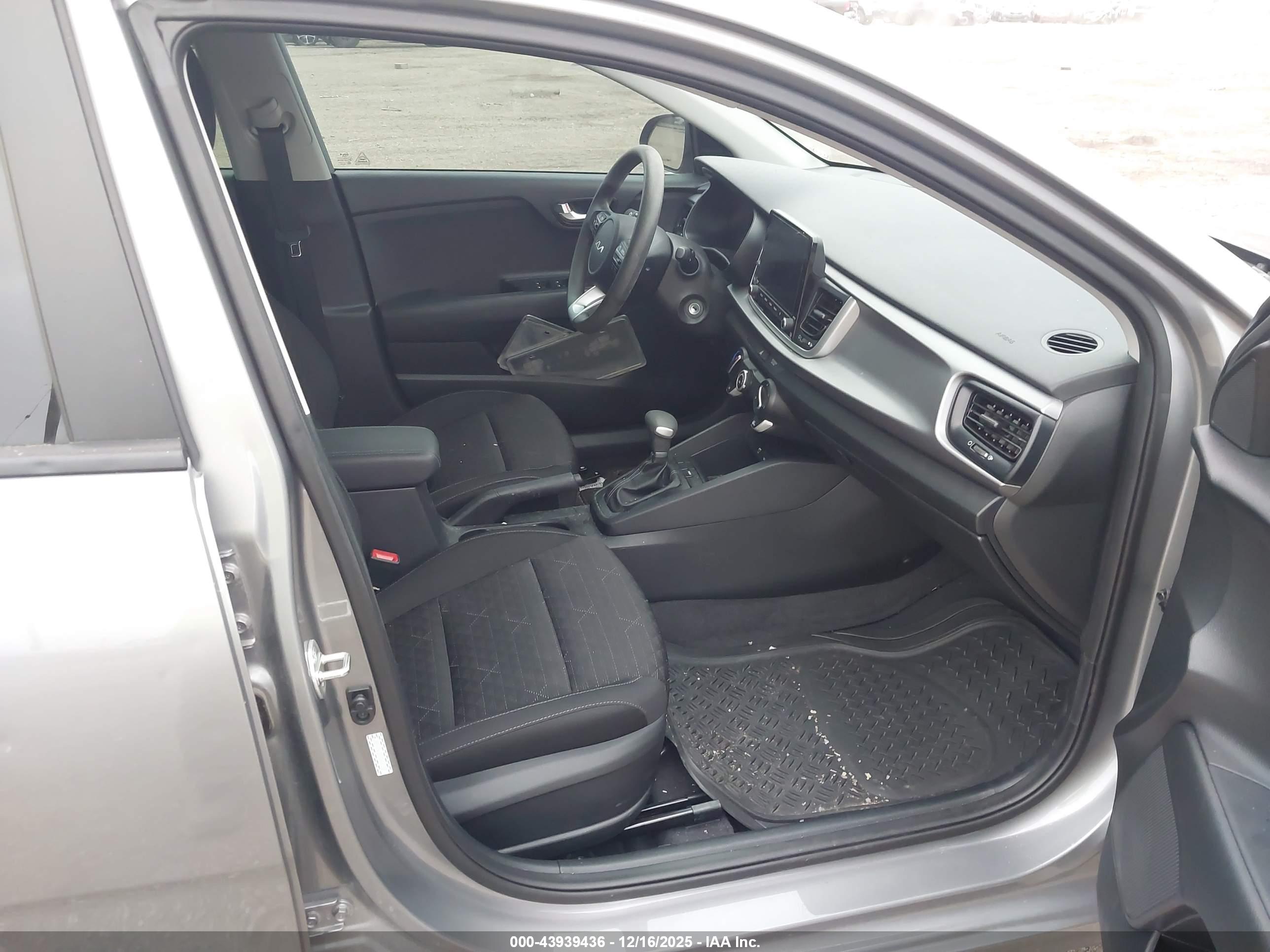 KIA RIO image 5
