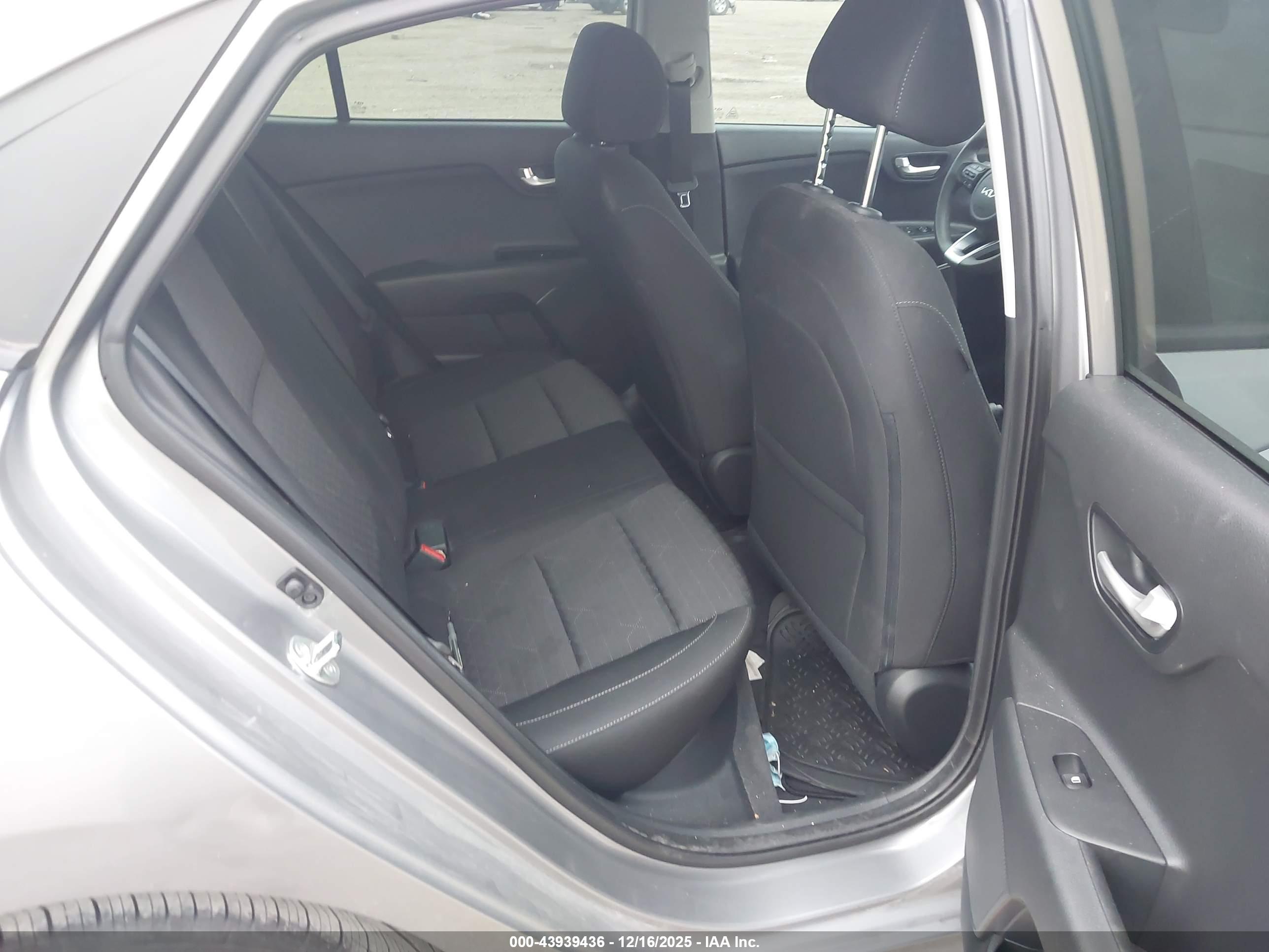 KIA RIO image 8