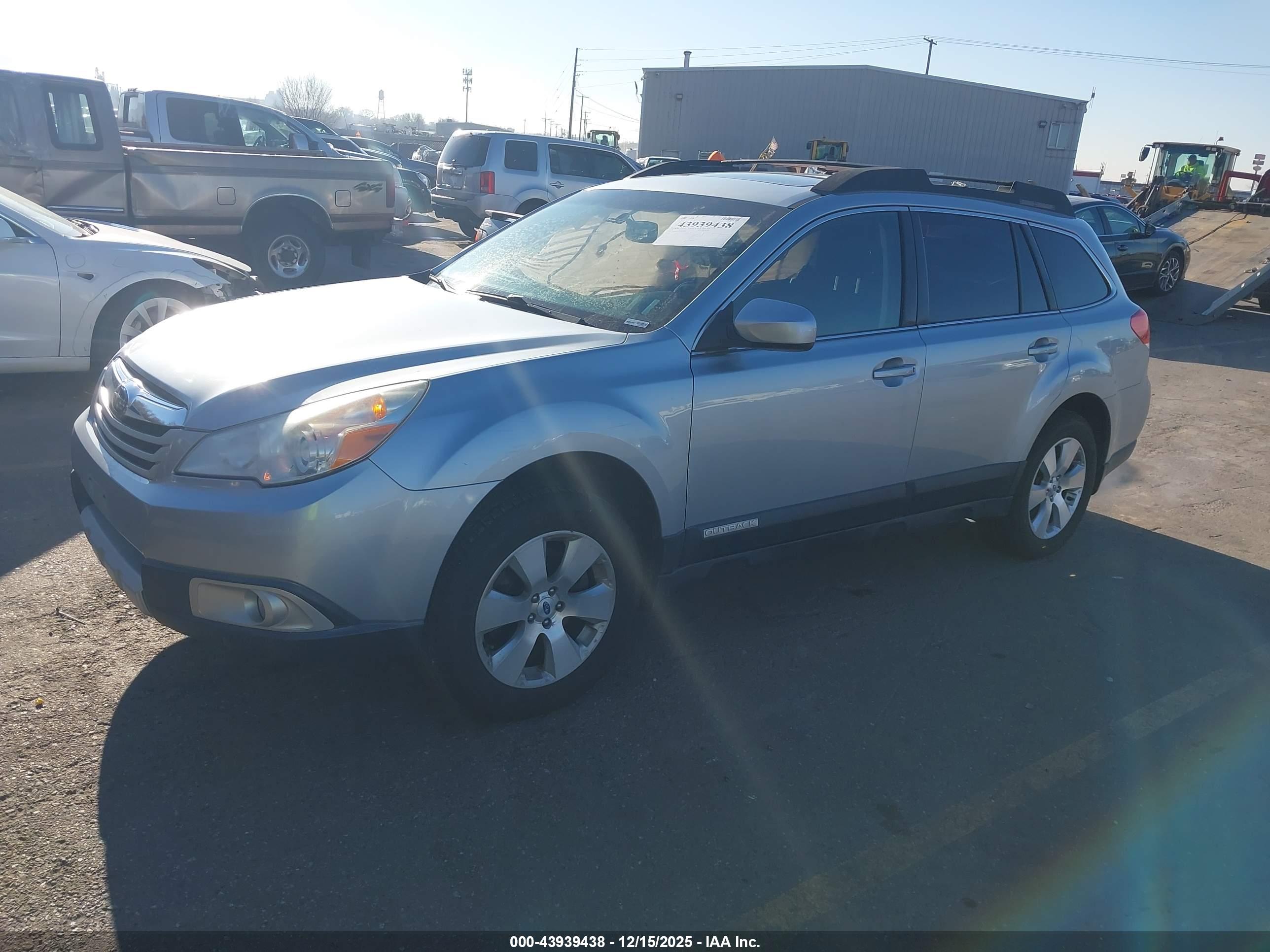 SUBARU OUTBACK image 2