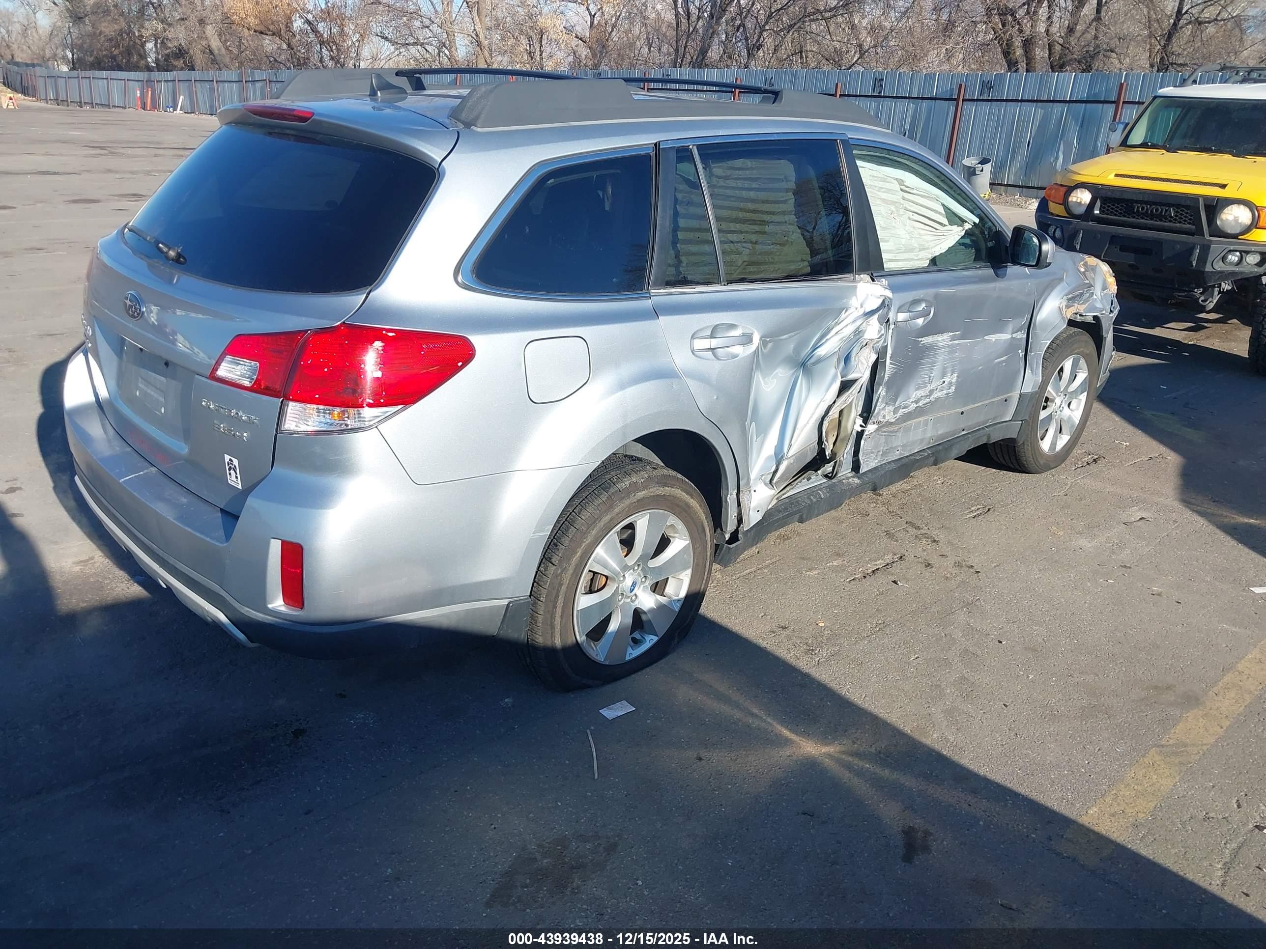 SUBARU OUTBACK image 4