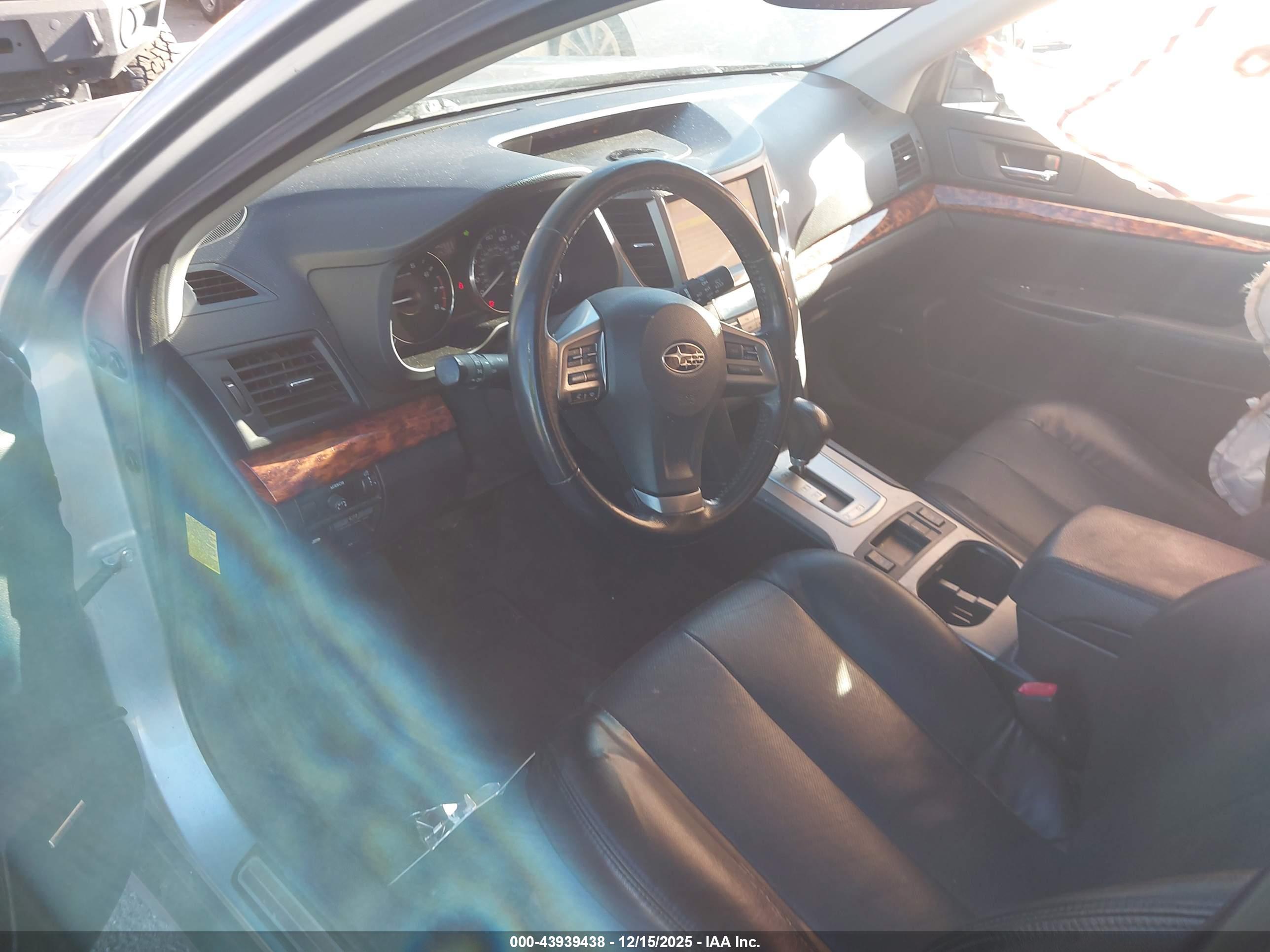 SUBARU OUTBACK image 5
