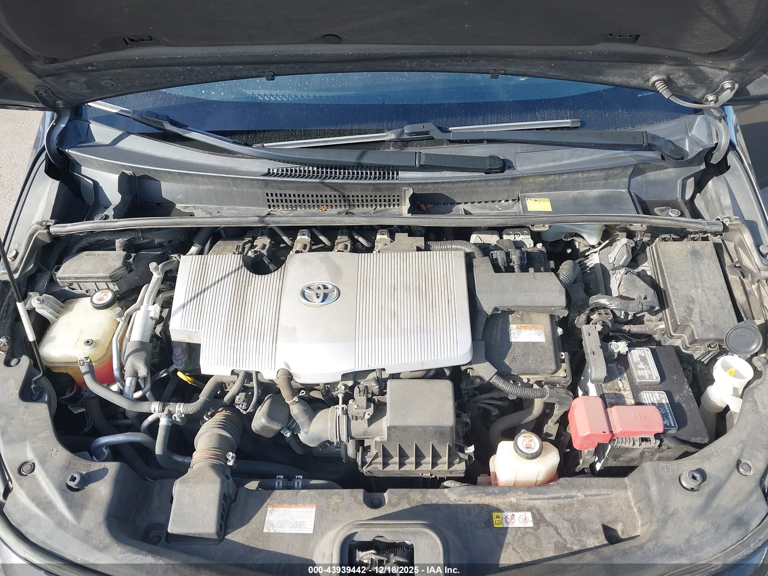 TOYOTA PRIUS image 10