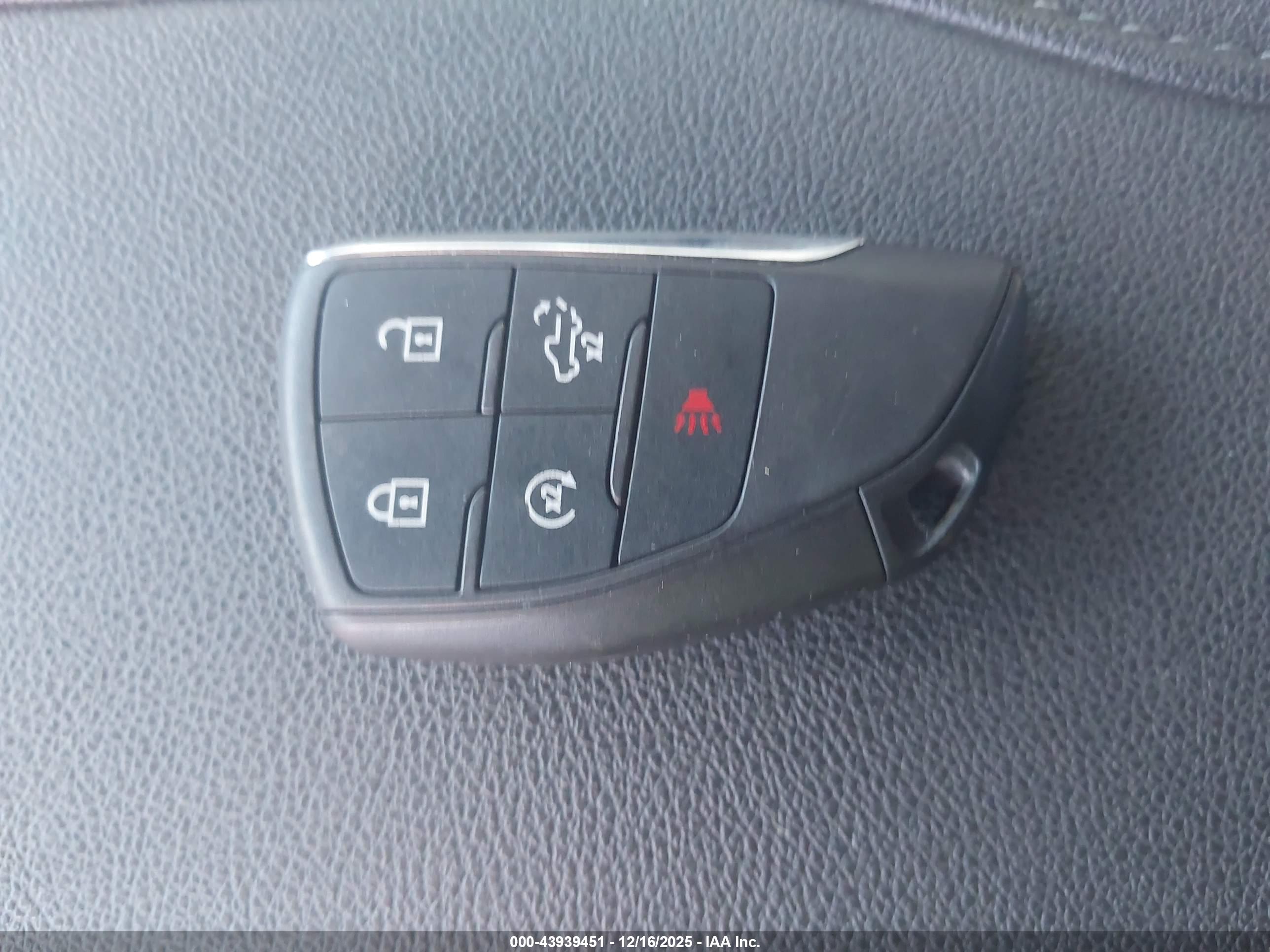 CHEVROLET SILVERADO image 11