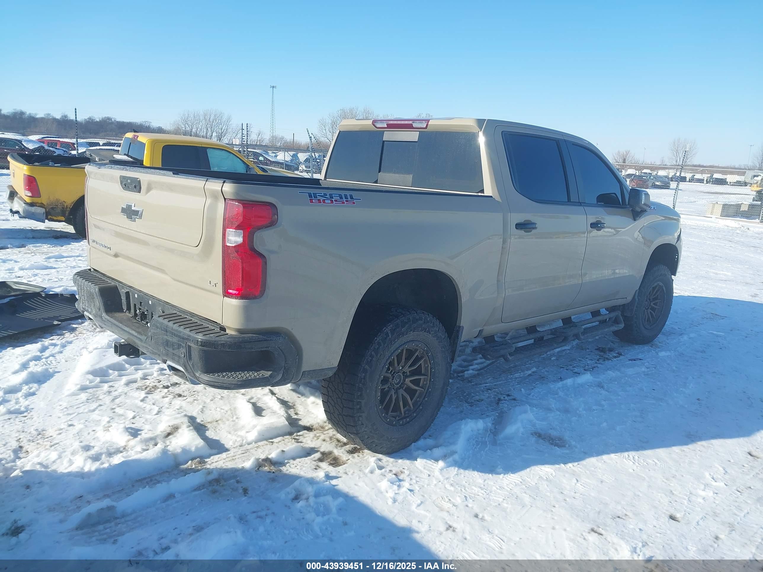 CHEVROLET SILVERADO image 4