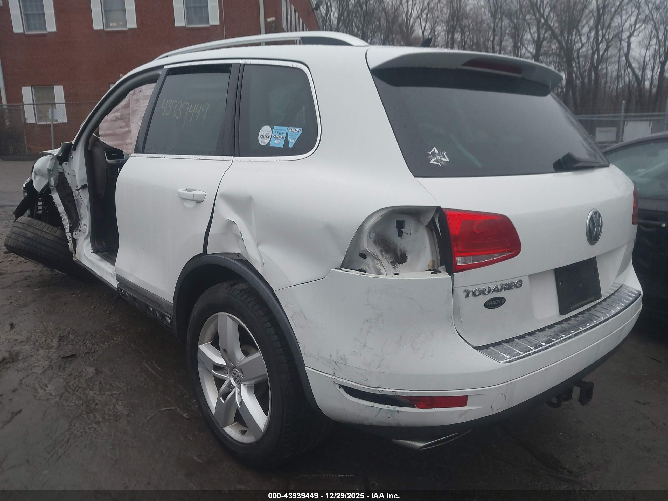 VOLKSWAGEN TOUAREG image 3