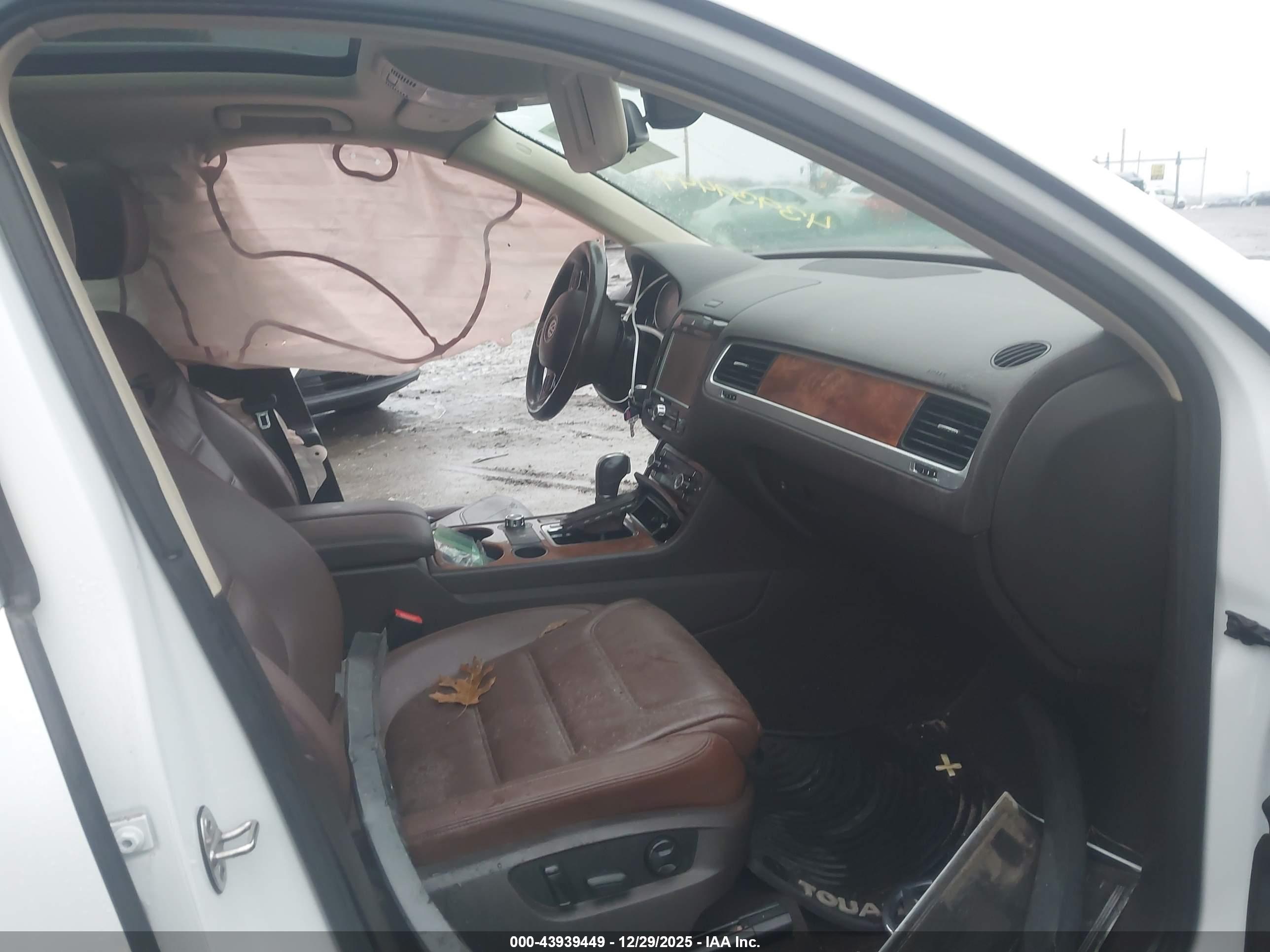 VOLKSWAGEN TOUAREG image 5