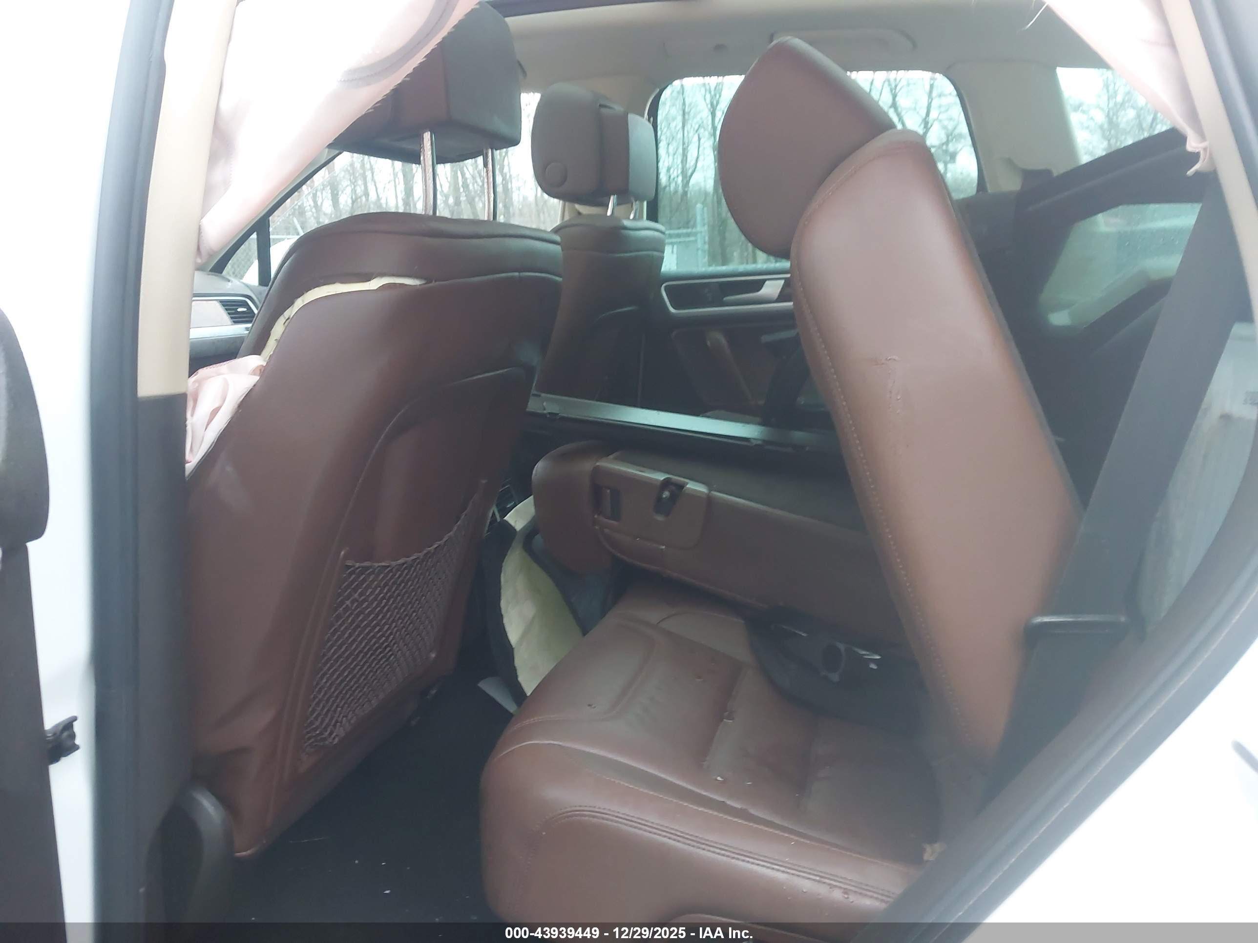 VOLKSWAGEN TOUAREG image 8
