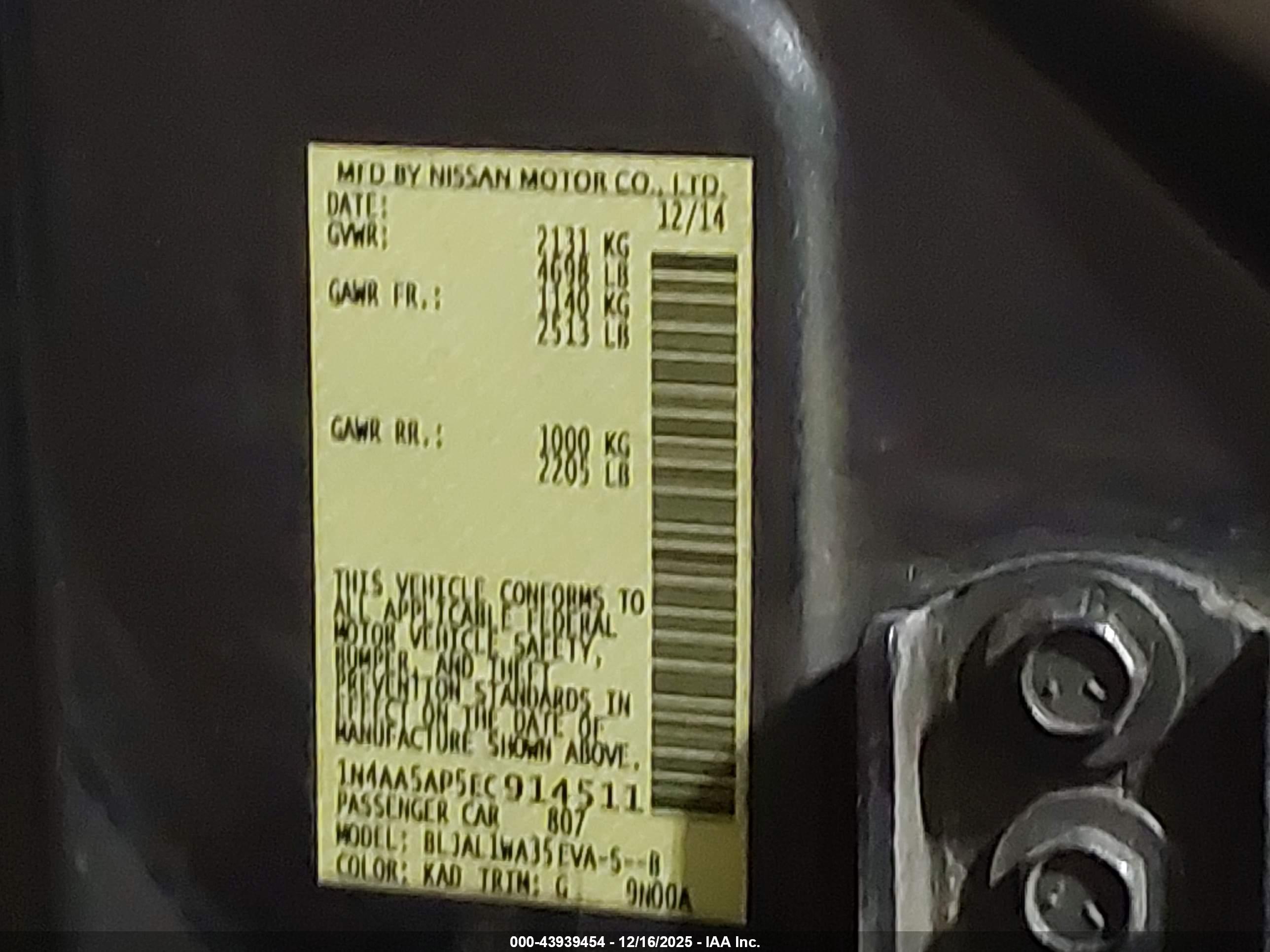 NISSAN MAXIMA image 9