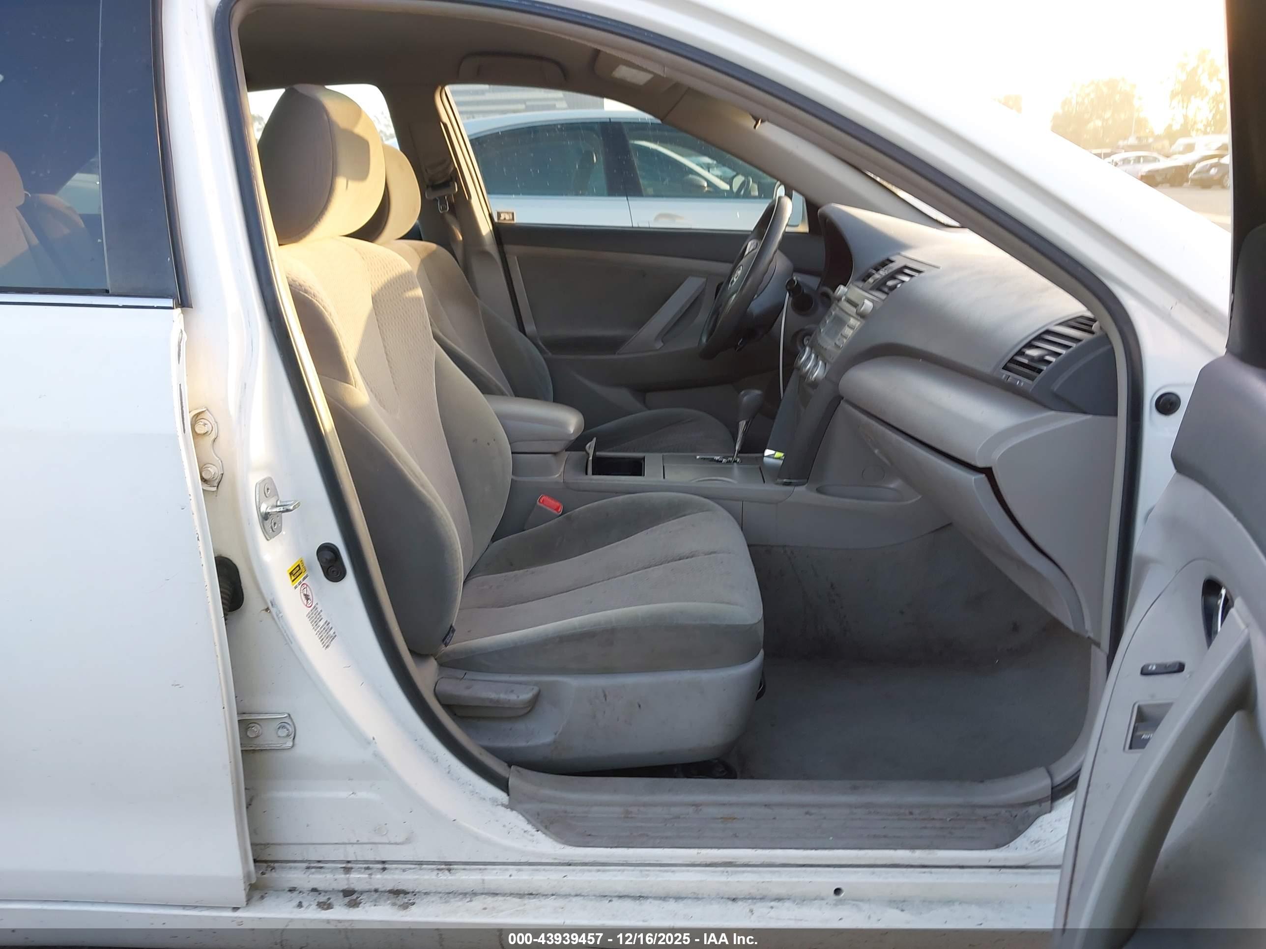 TOYOTA CAMRY image 5