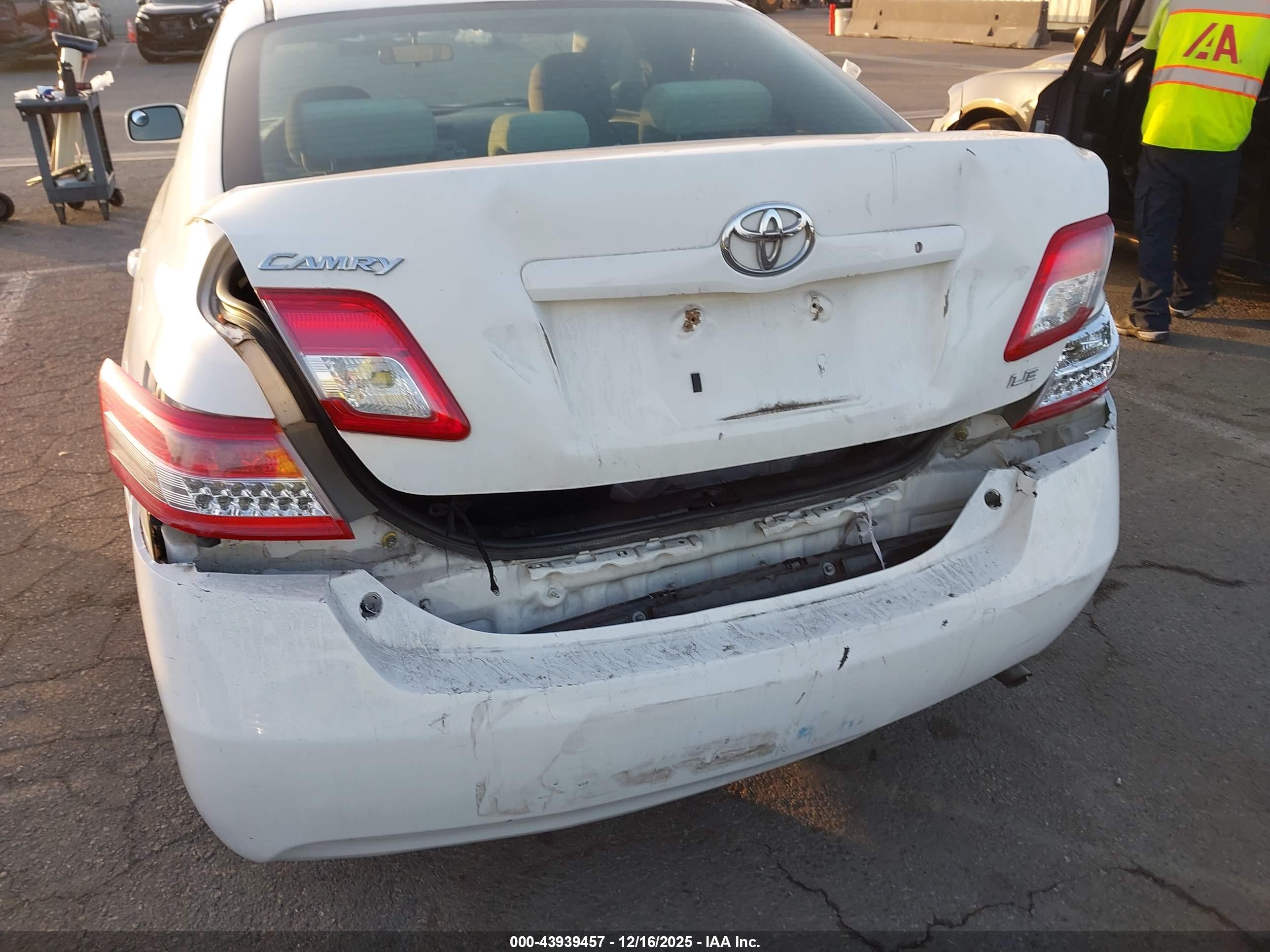 TOYOTA CAMRY image 6