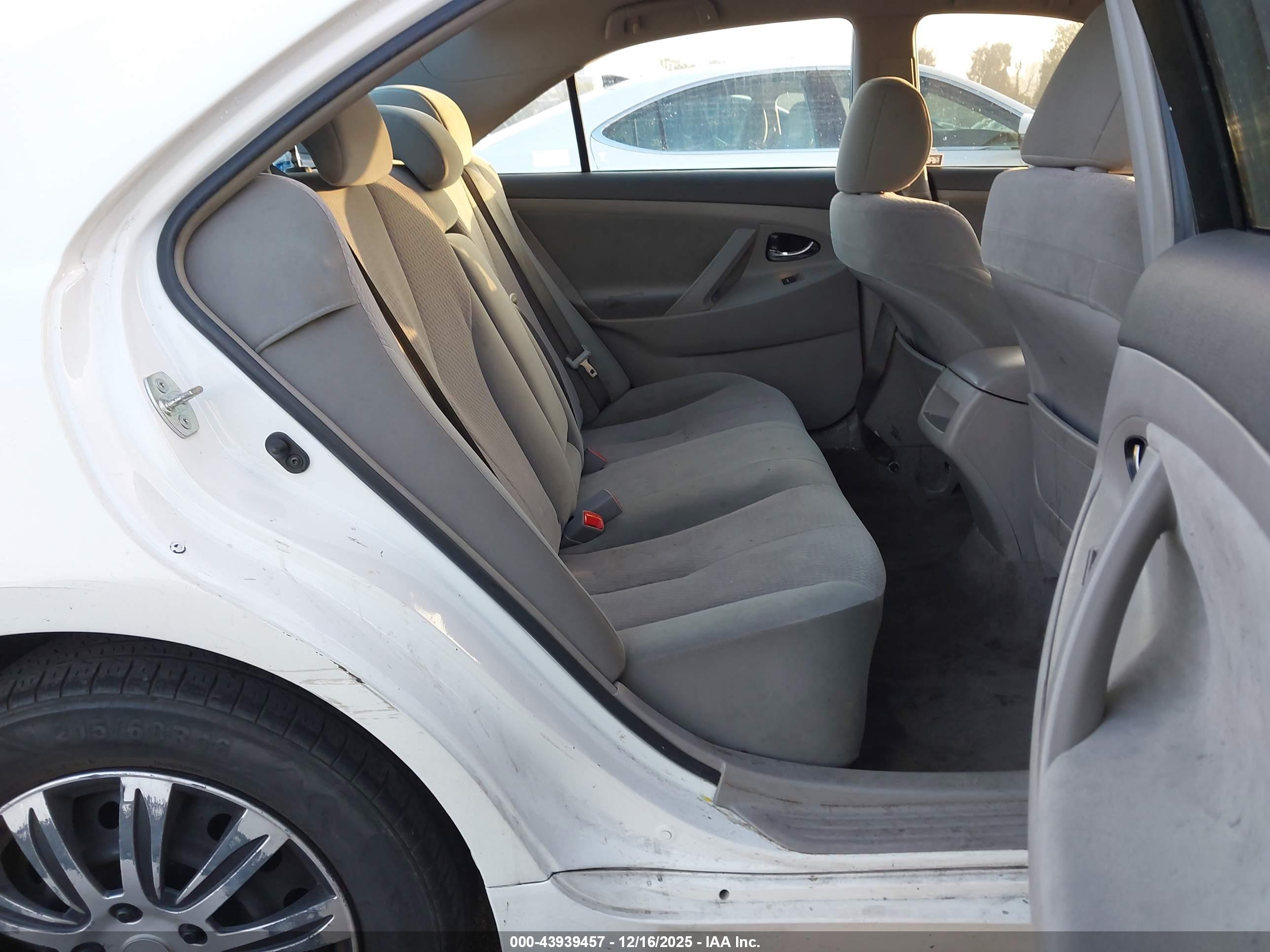 TOYOTA CAMRY image 8