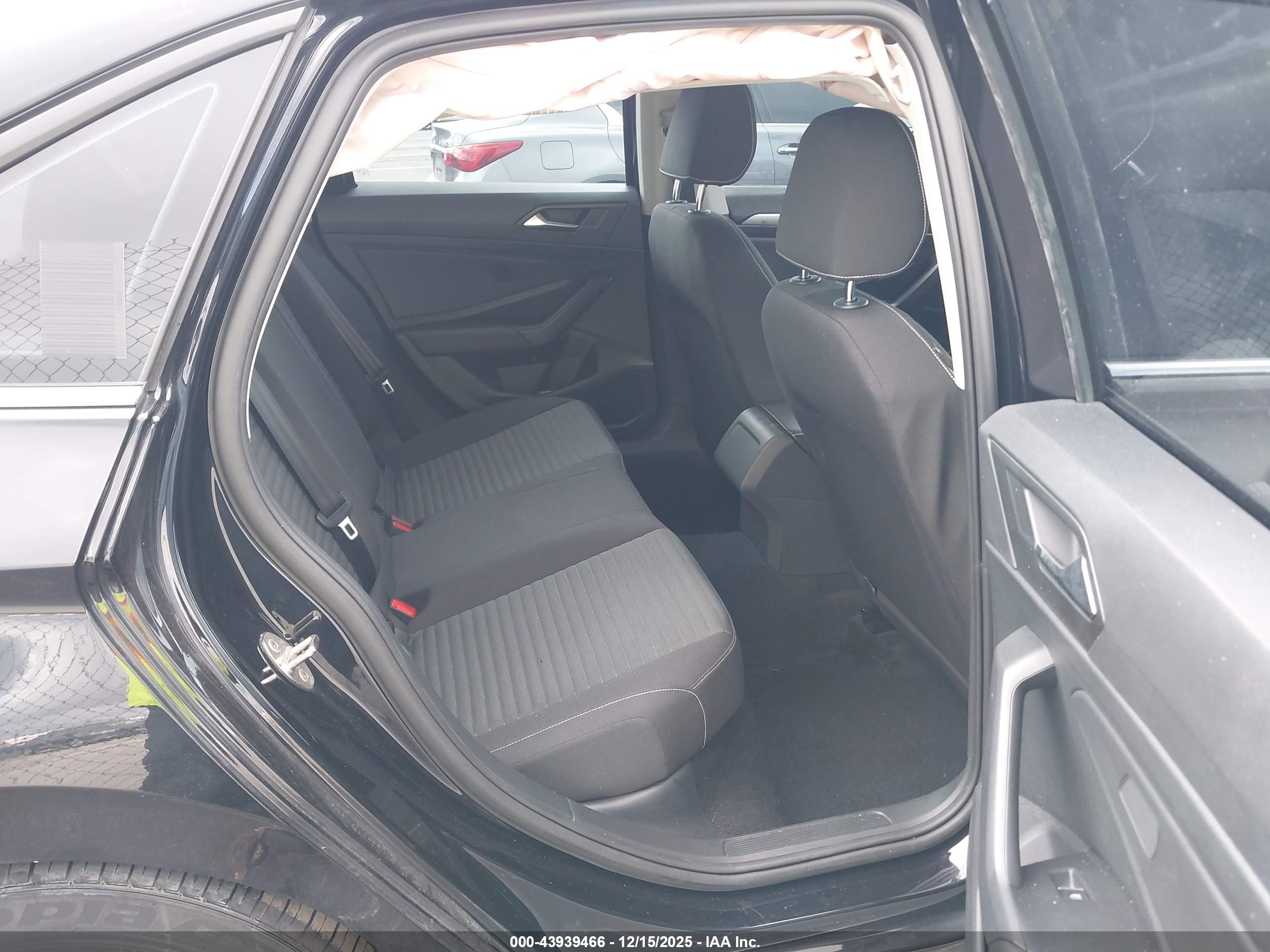 VOLKSWAGEN JETTA image 8
