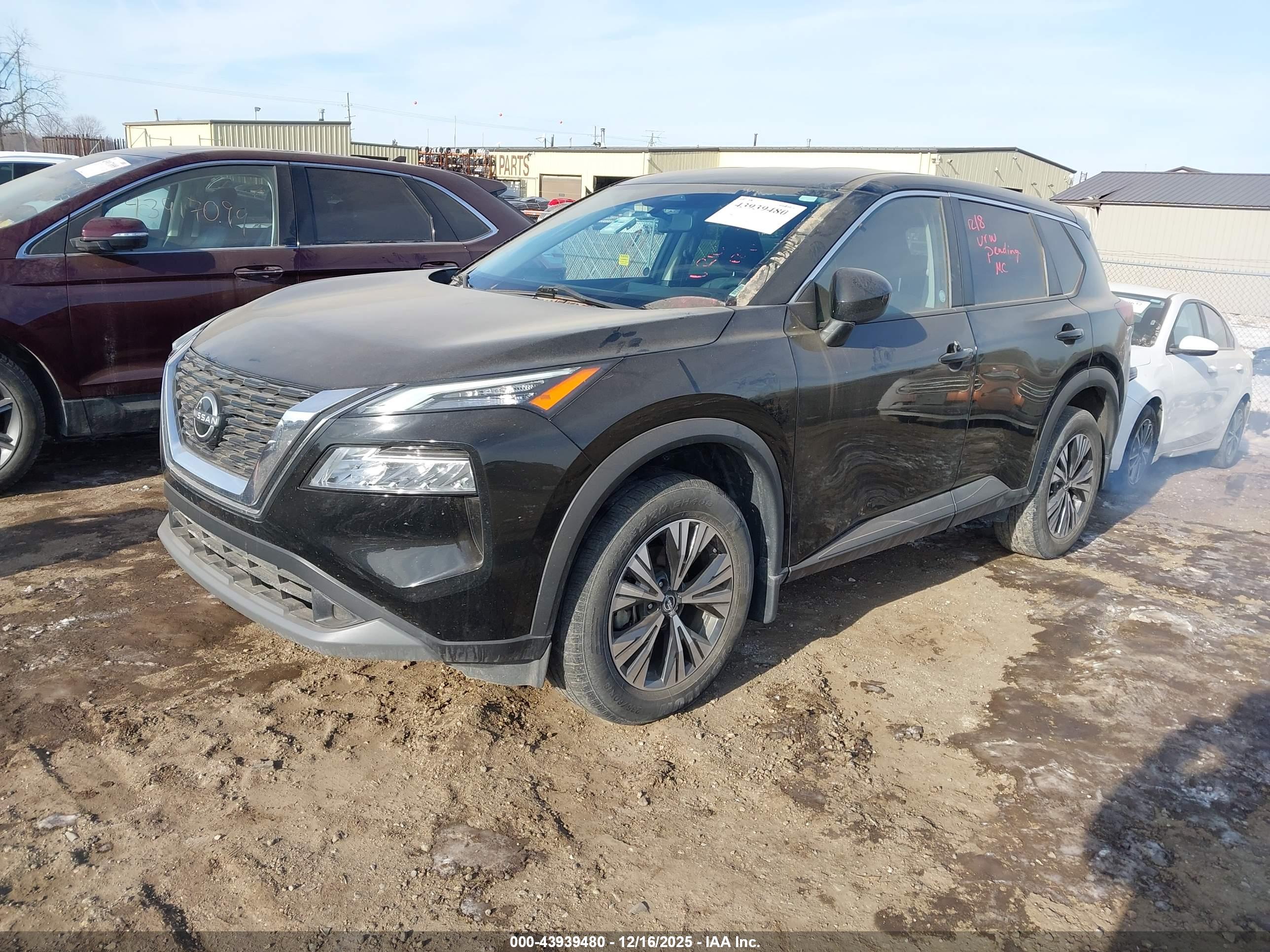 NISSAN ROGUE image 2