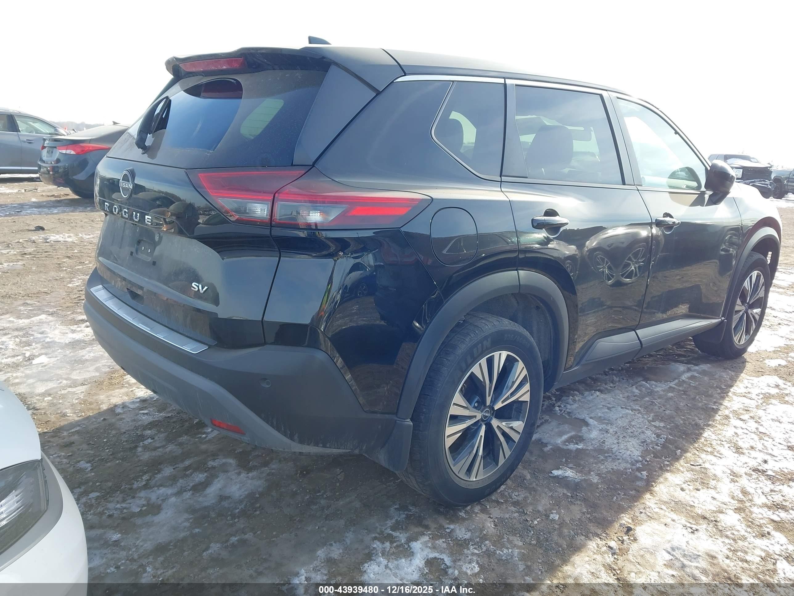NISSAN ROGUE image 4