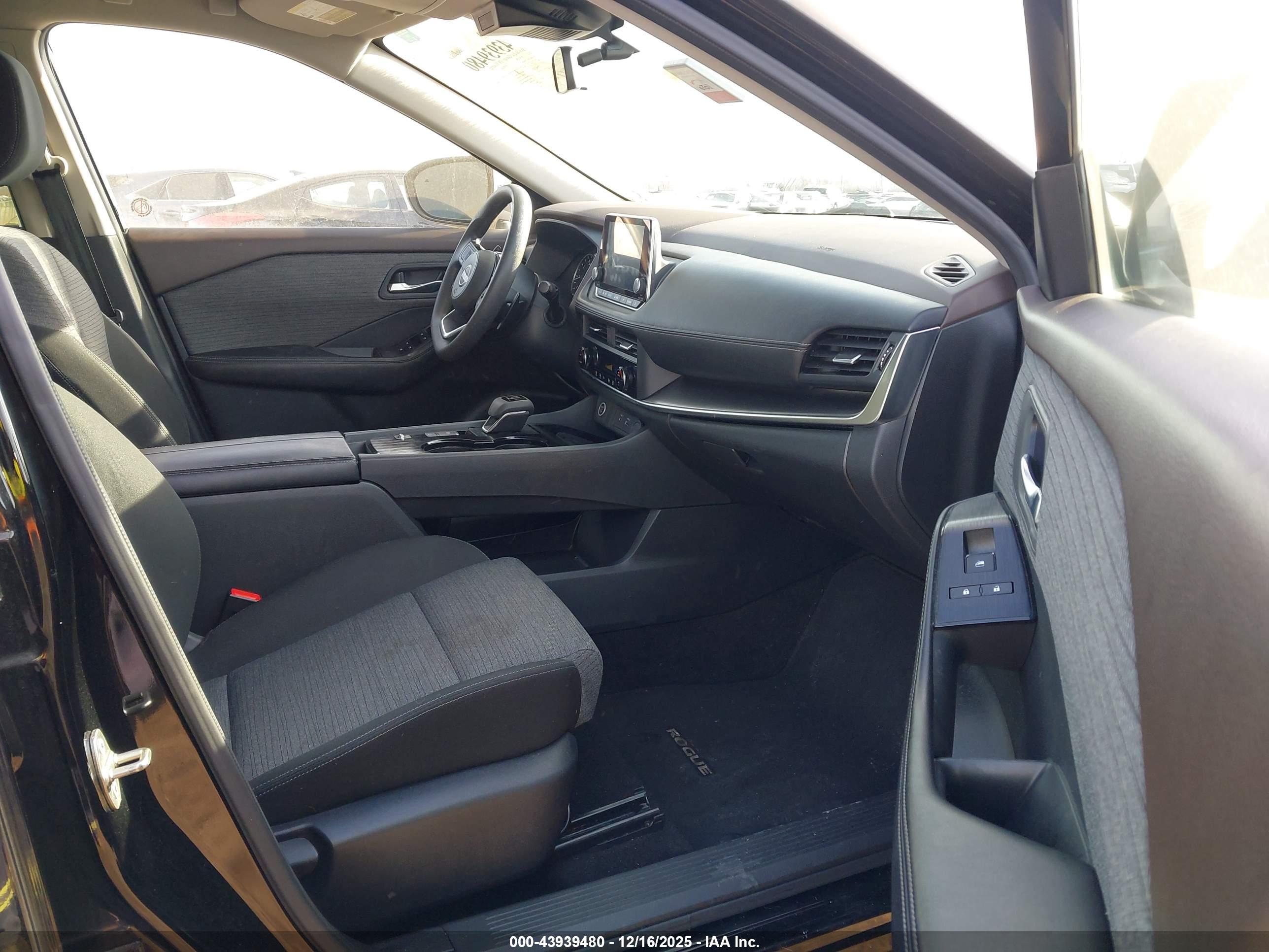 NISSAN ROGUE image 5