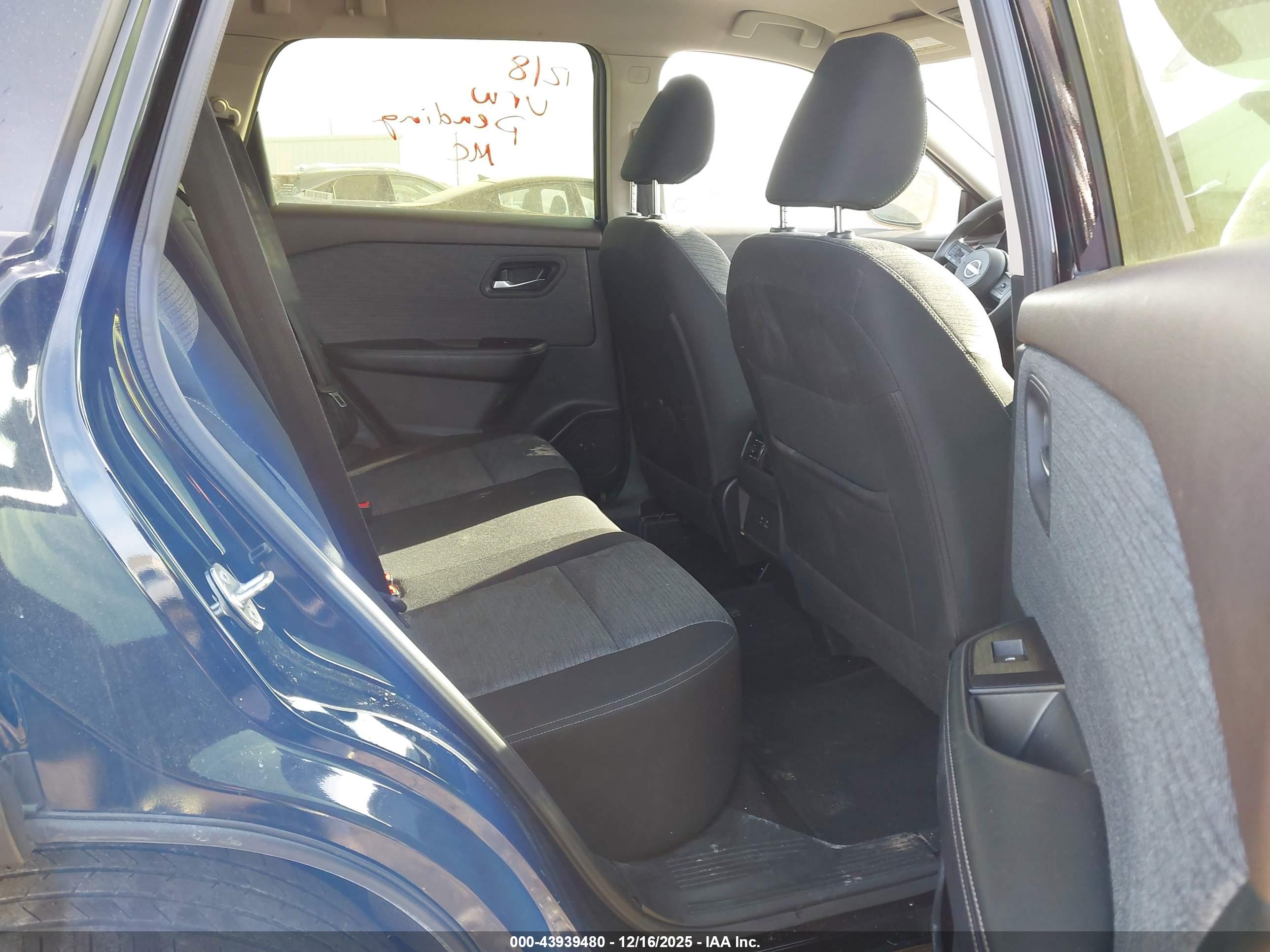 NISSAN ROGUE image 8