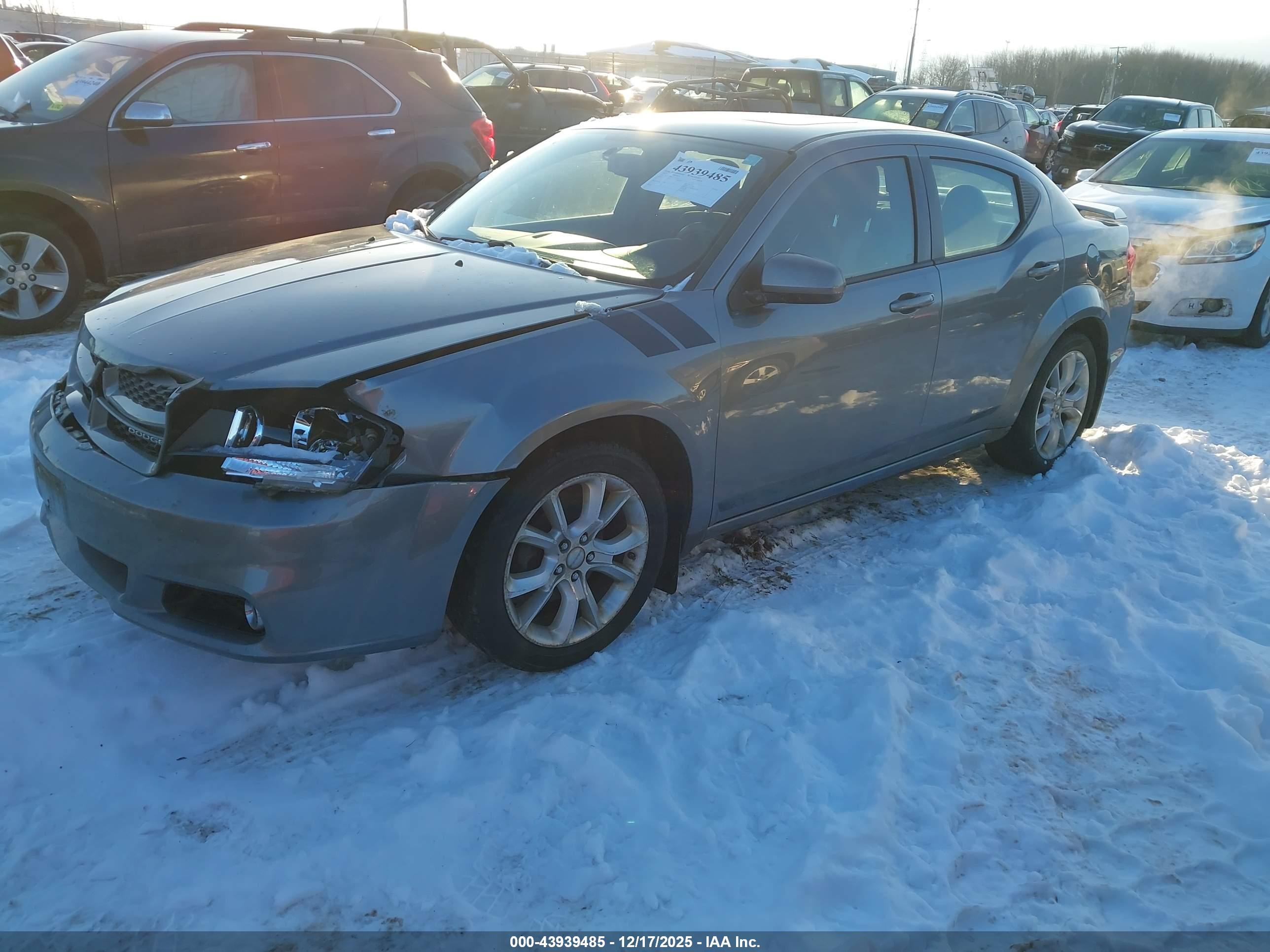 DODGE AVENGER image 2