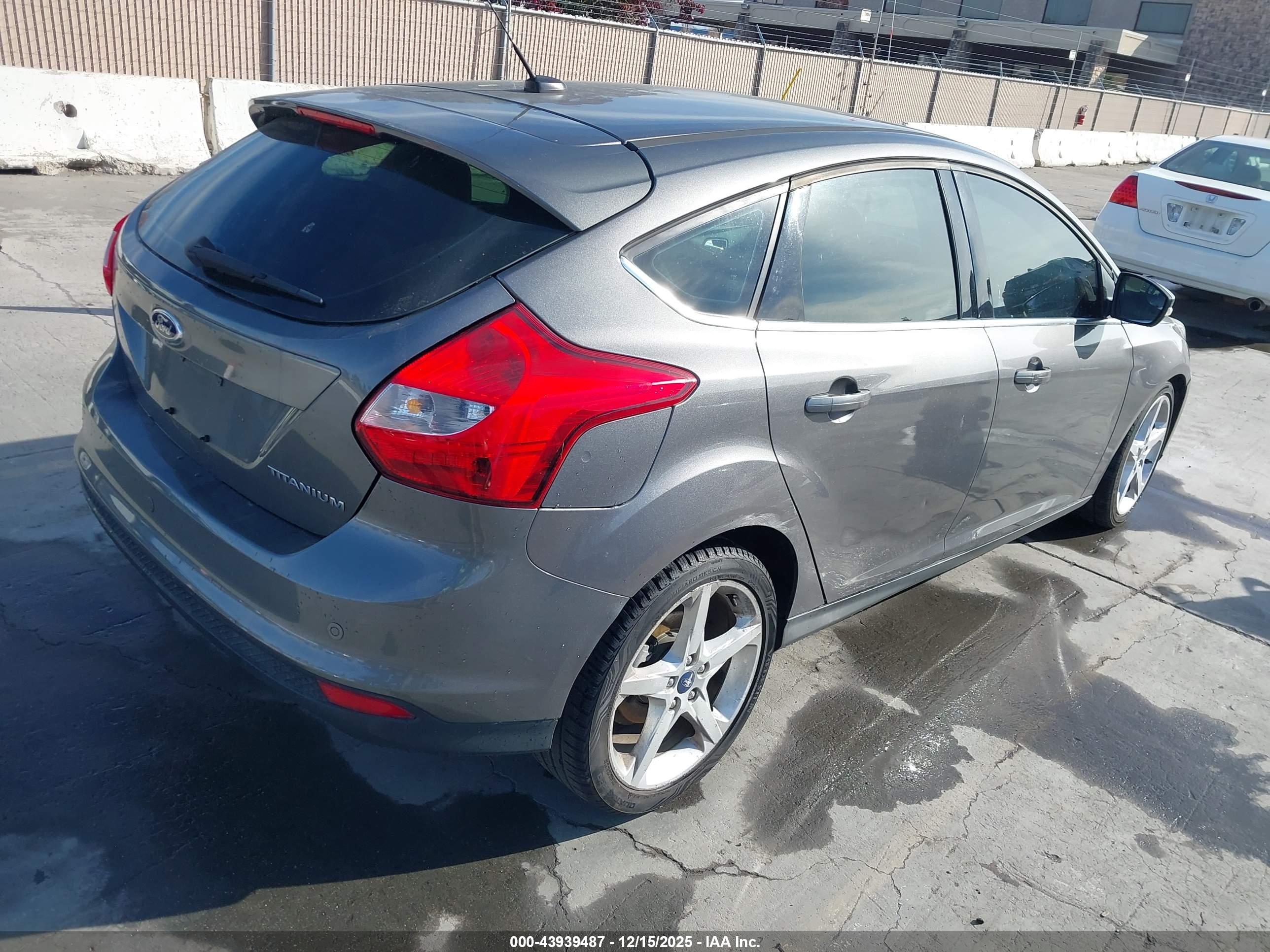 FORD FOCUS image 4
