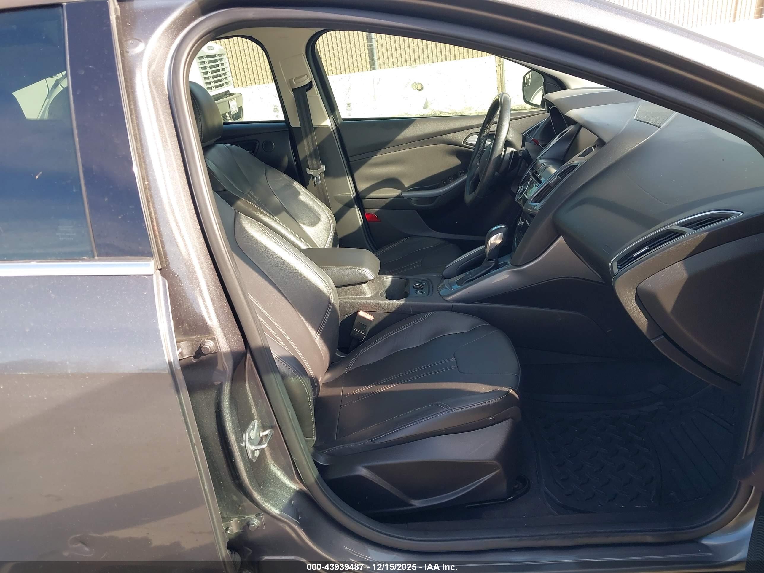FORD FOCUS image 5