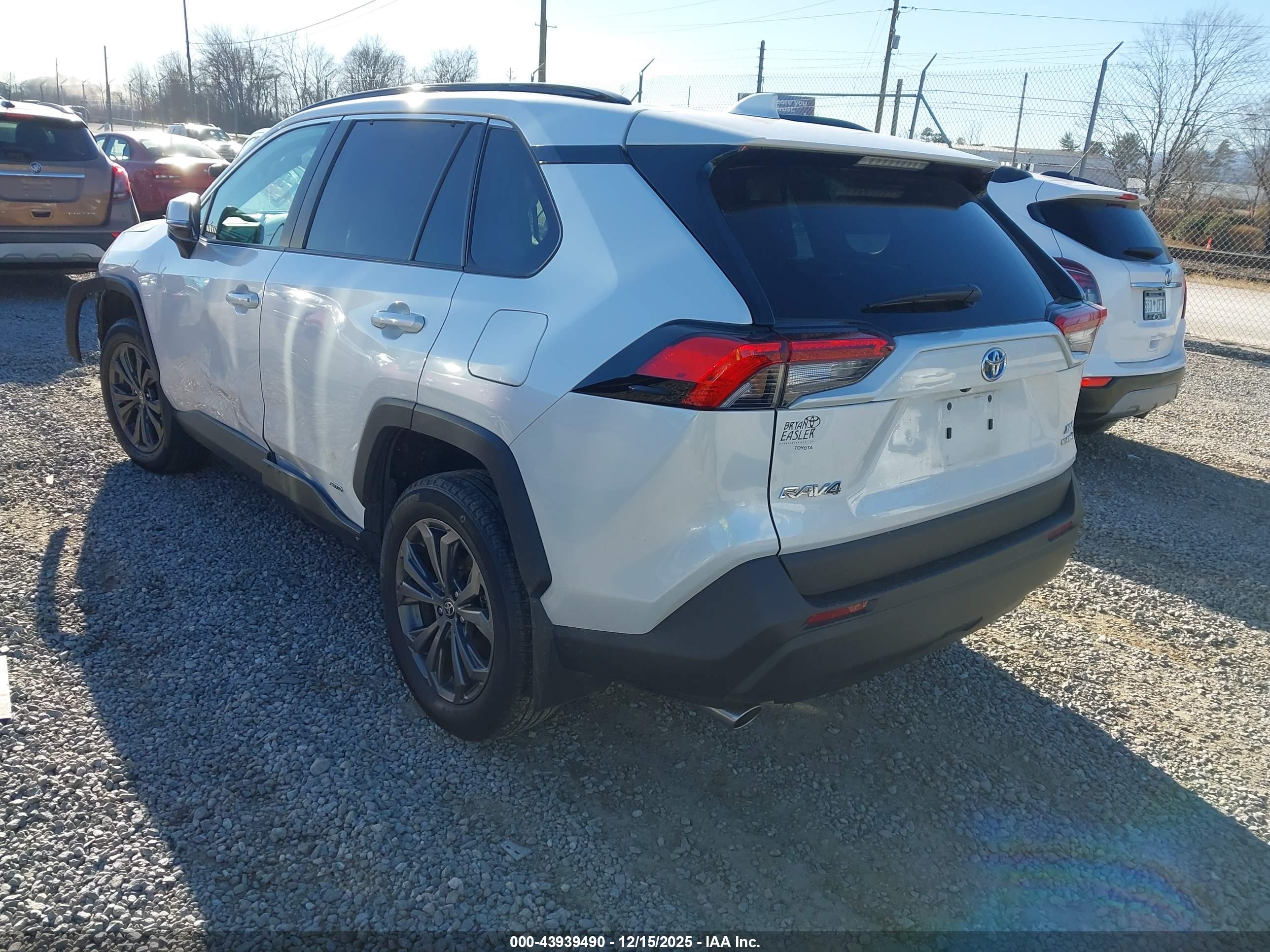 TOYOTA RAV4 image 3