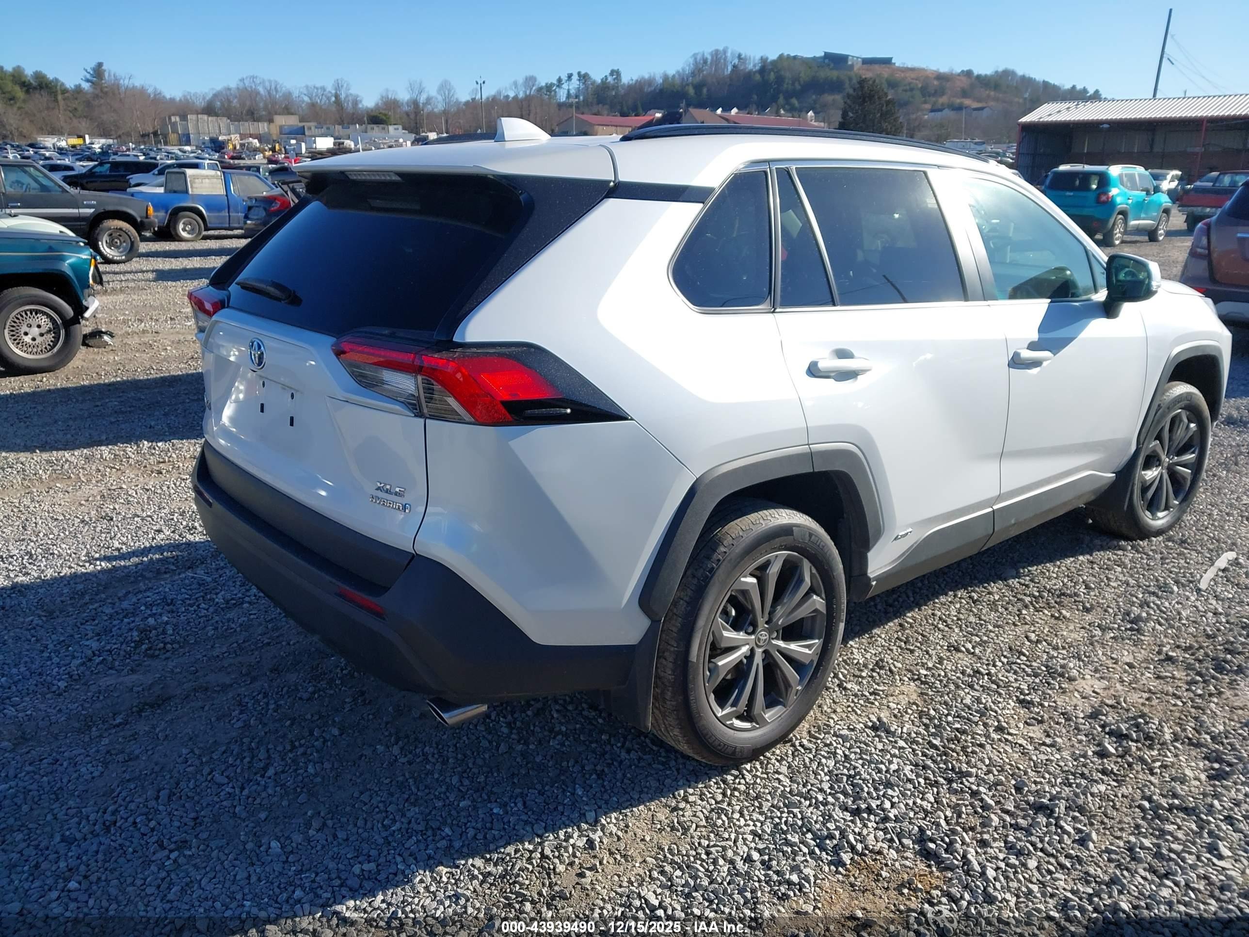 TOYOTA RAV4 image 4