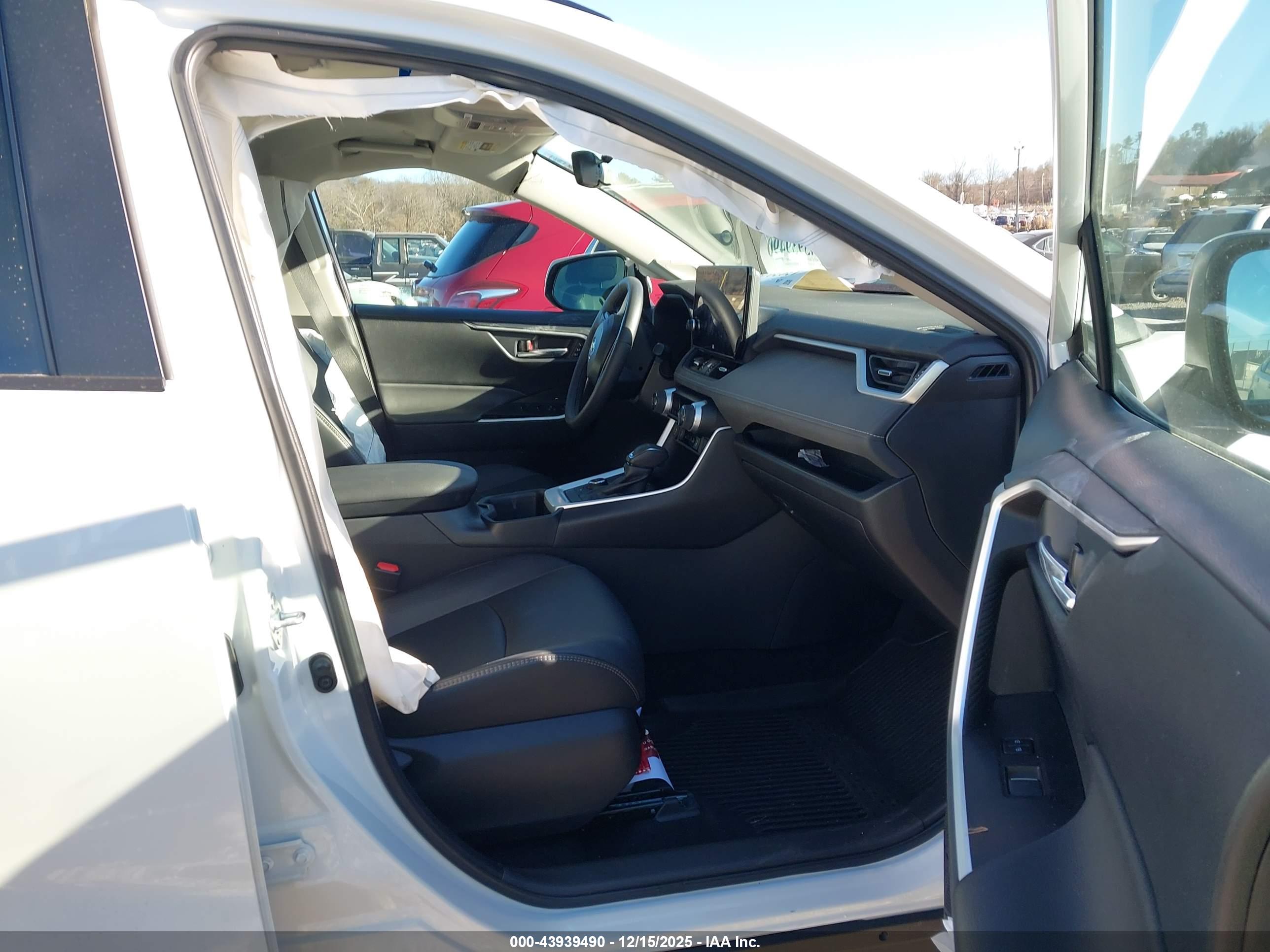 TOYOTA RAV4 image 5