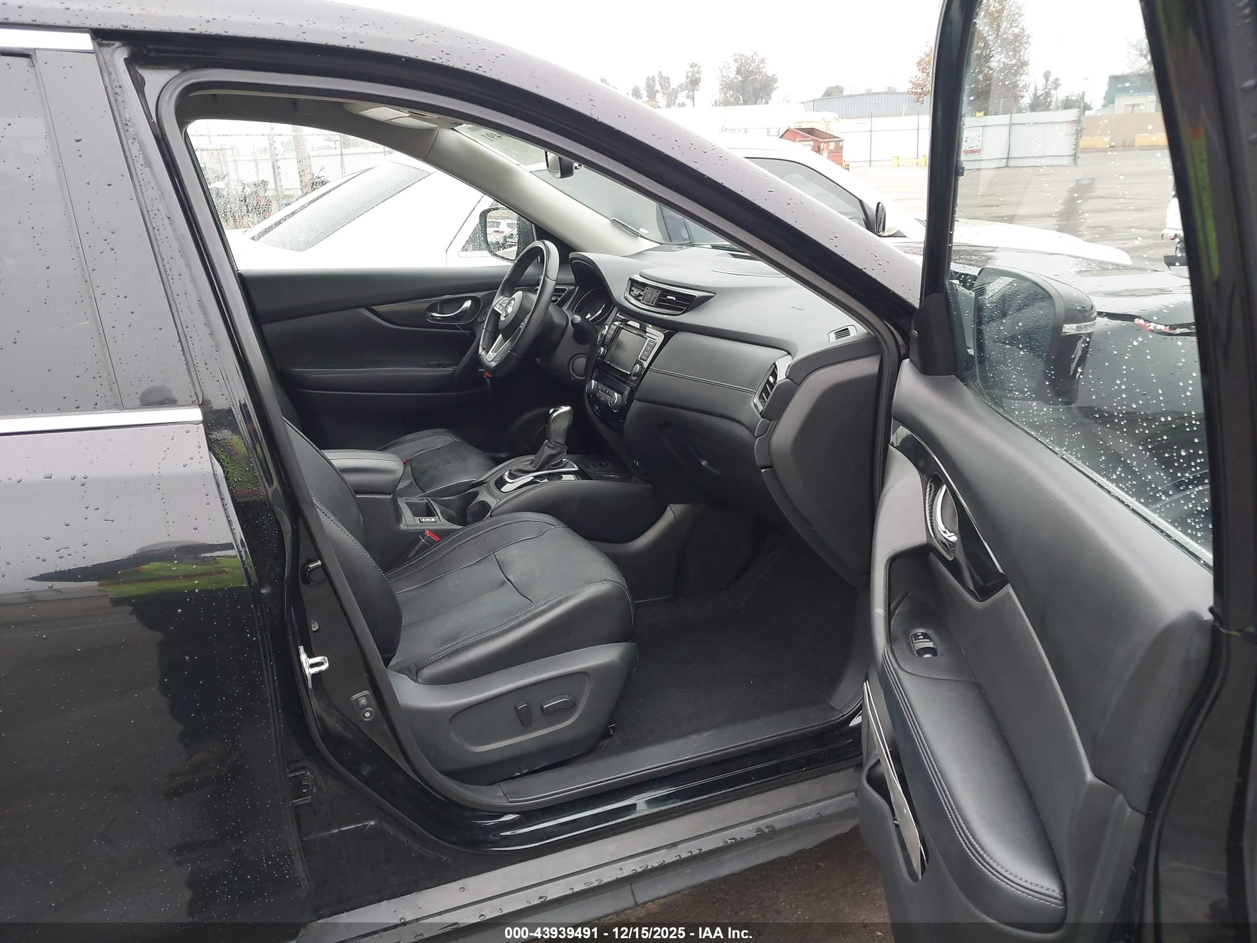 NISSAN ROGUE image 5
