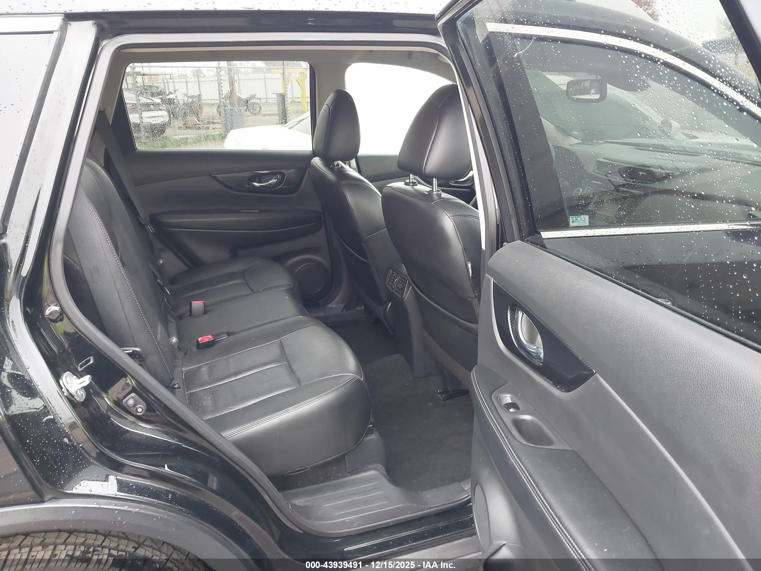 NISSAN ROGUE image 8