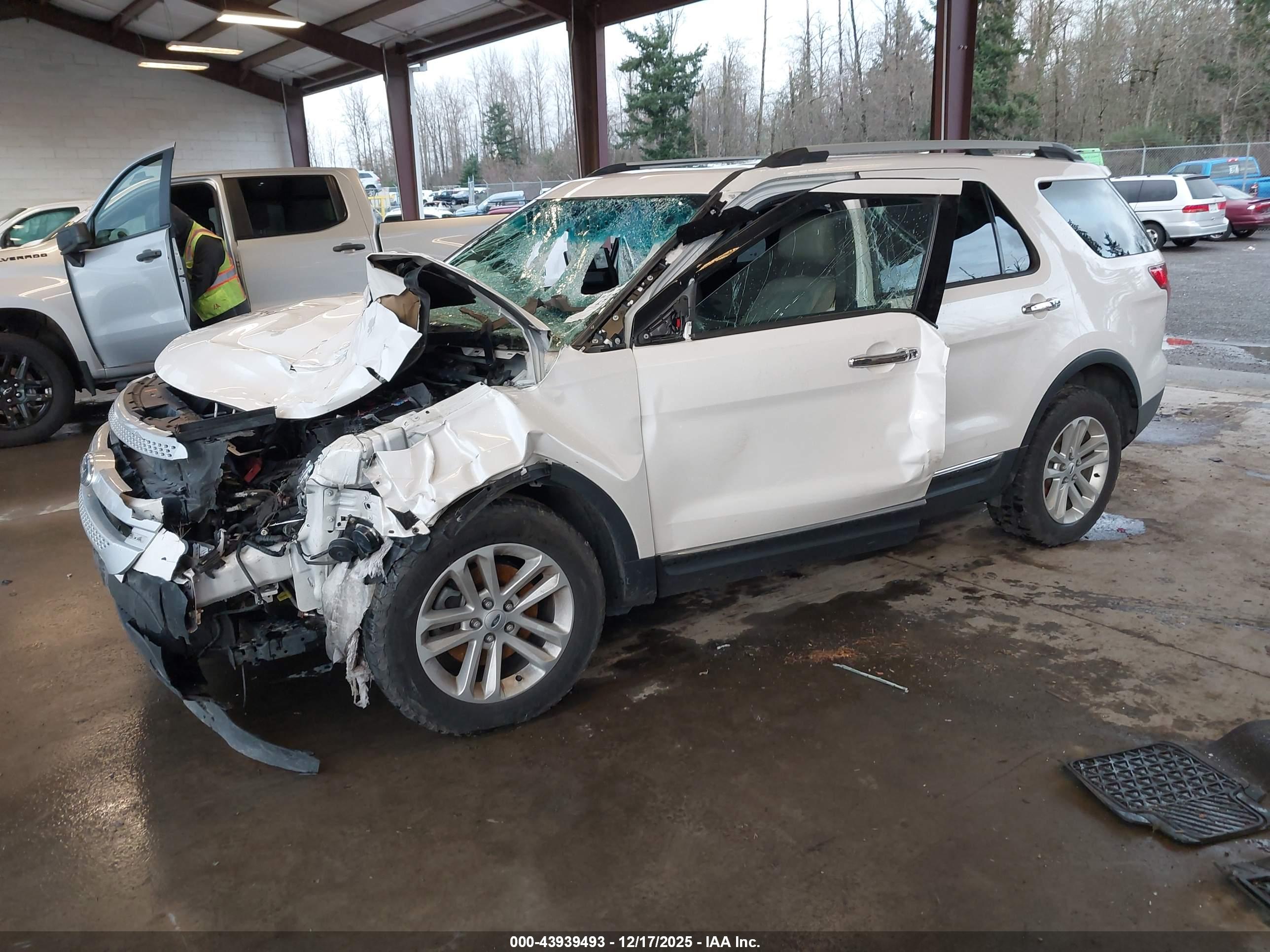 FORD EXPLORER image 2