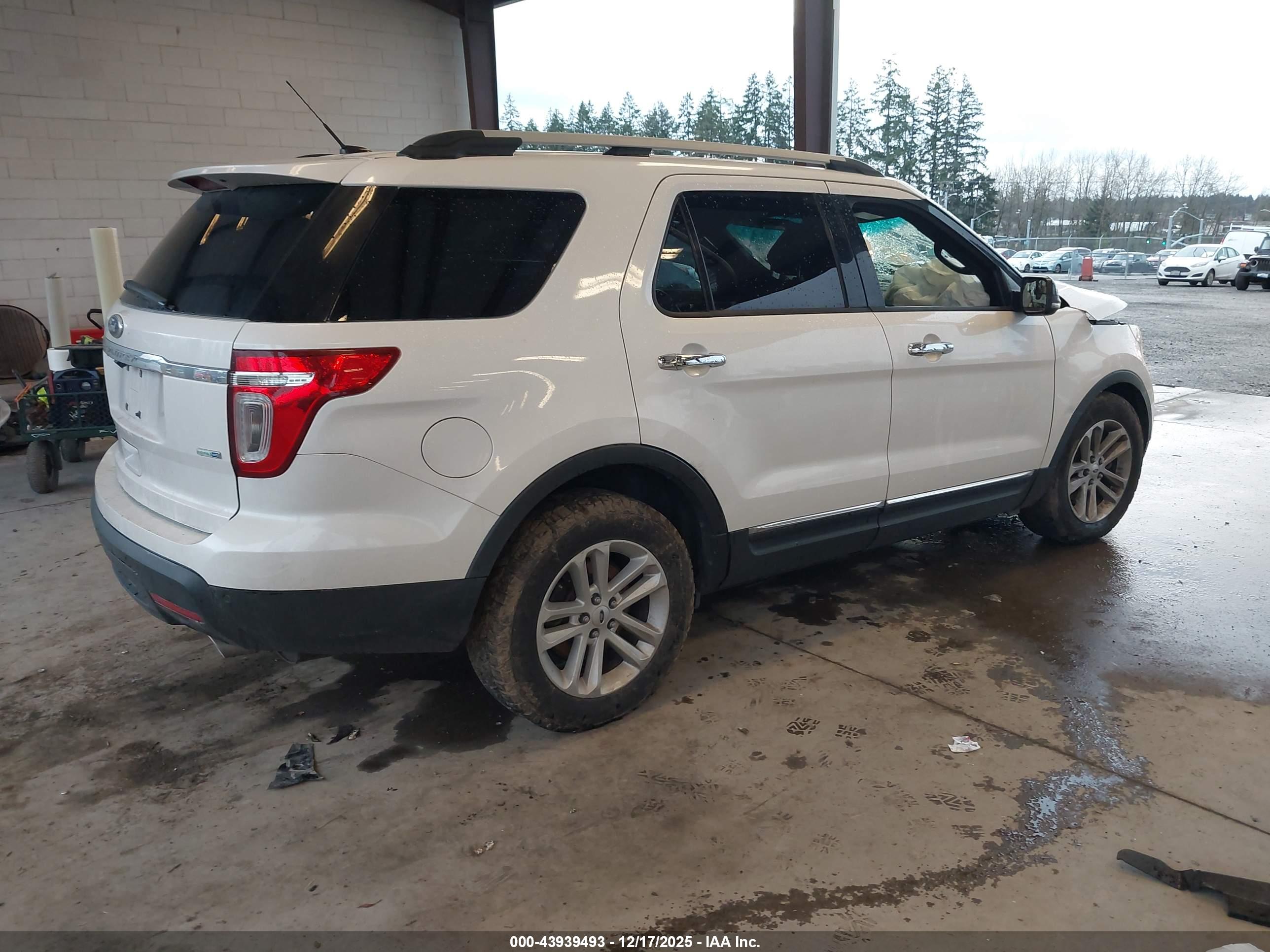 FORD EXPLORER image 4