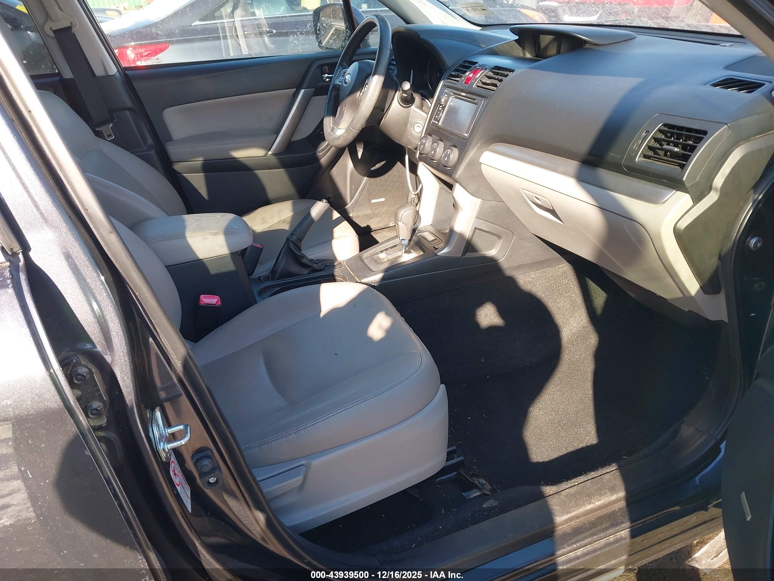 SUBARU FORESTER image 5