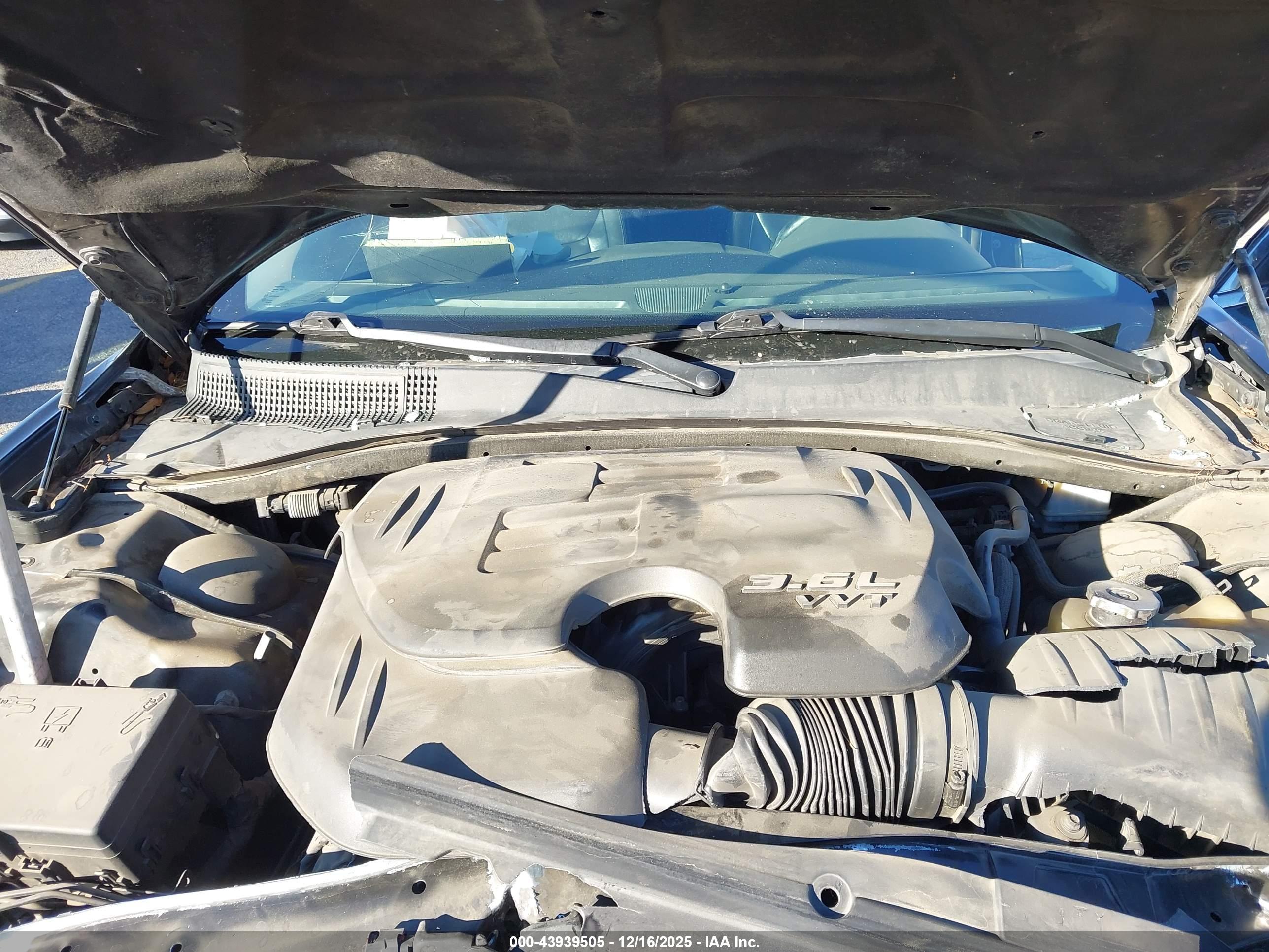 CHRYSLER 300 image 10