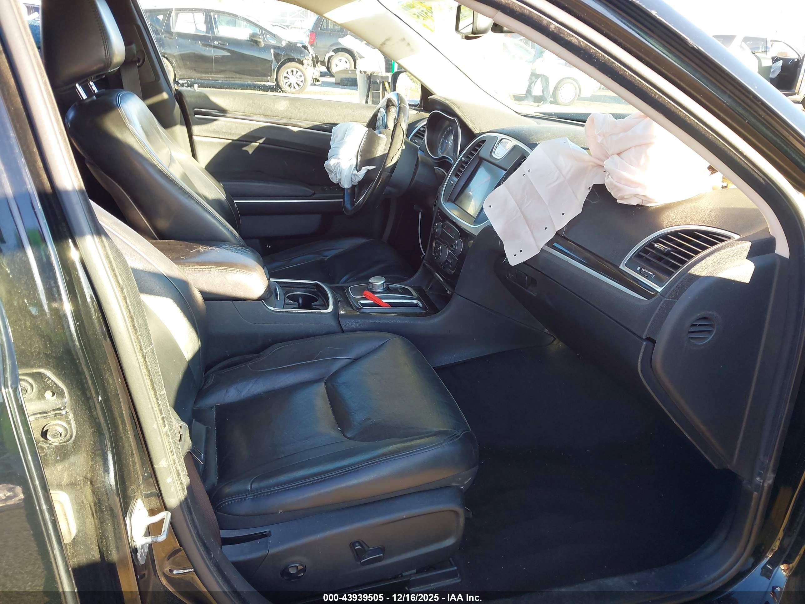 CHRYSLER 300 image 5