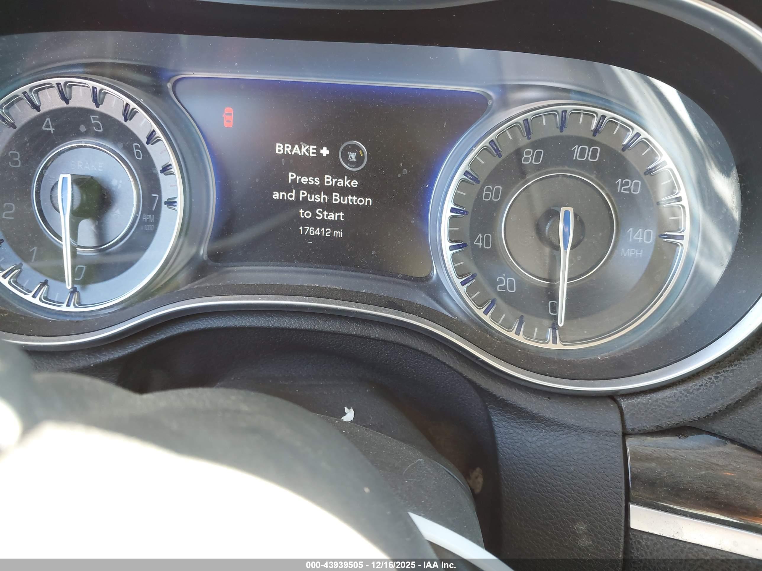 CHRYSLER 300 image 7
