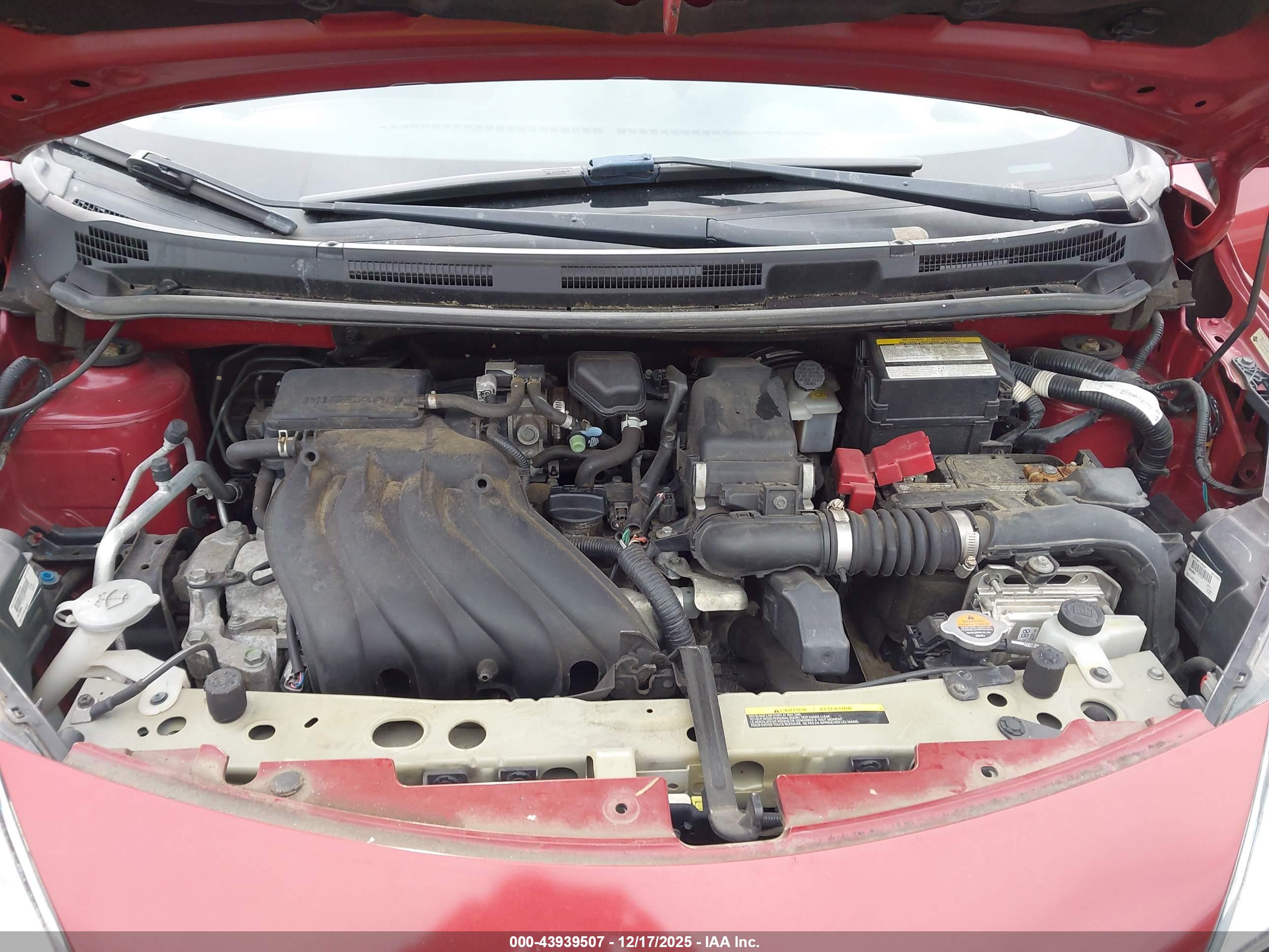 NISSAN VERSA image 10